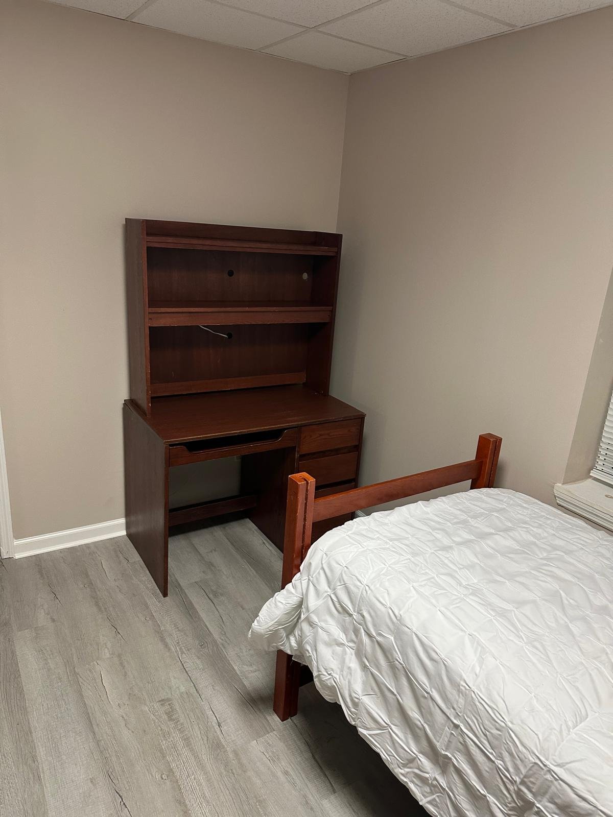 Albany Single Room: 230 N Broadway St
