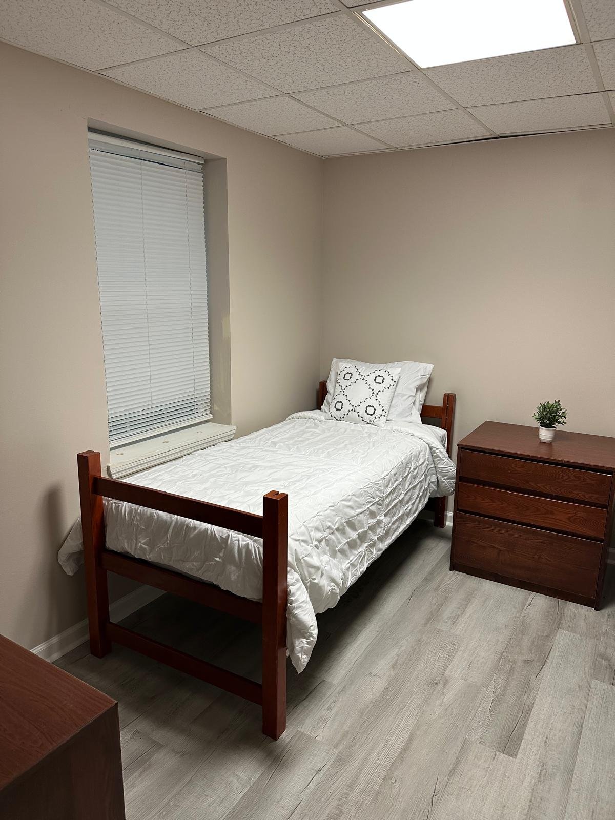 Albany Single Room: 230 N Broadway St