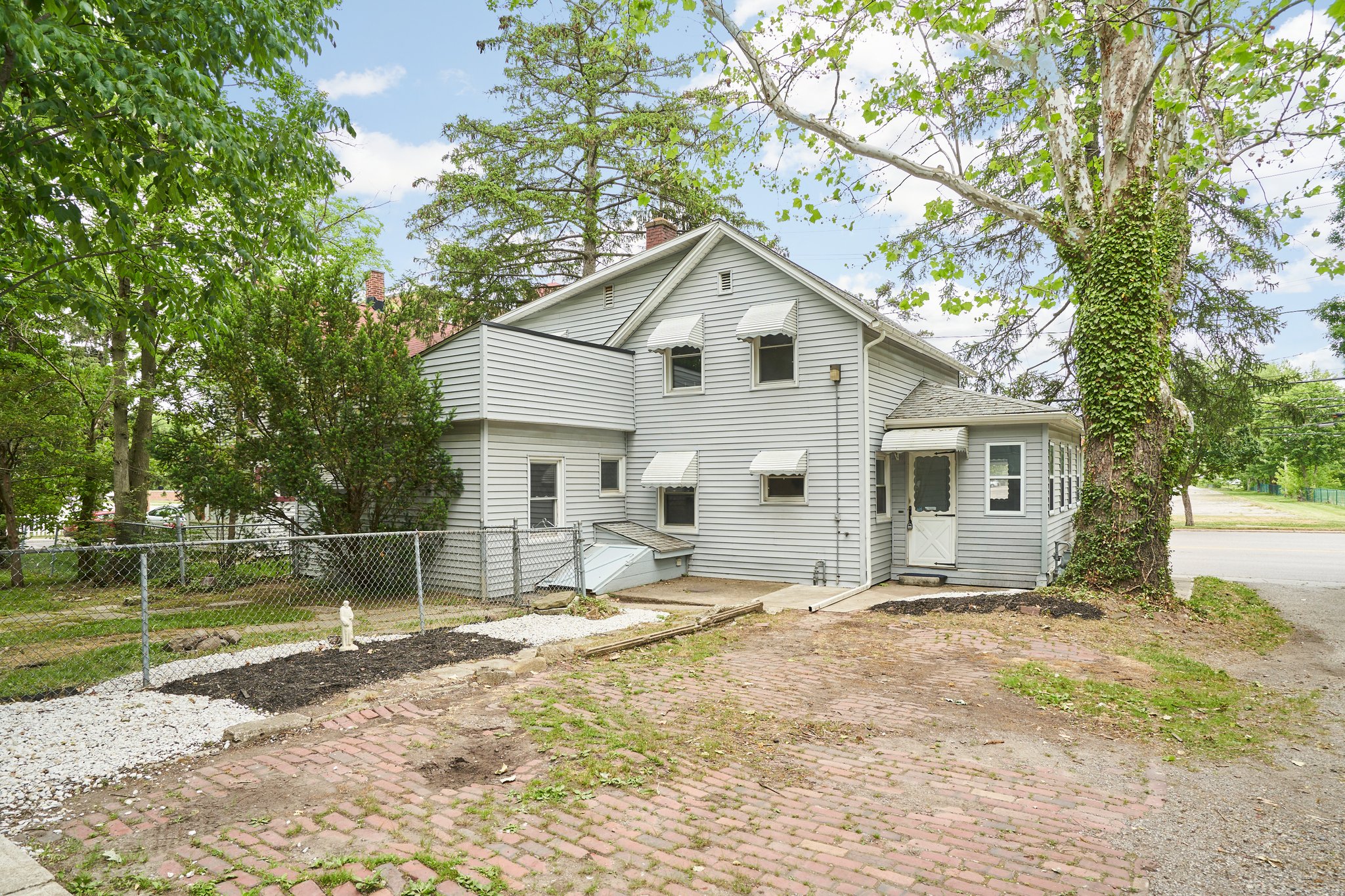 Berea House: 221 Mulberry St