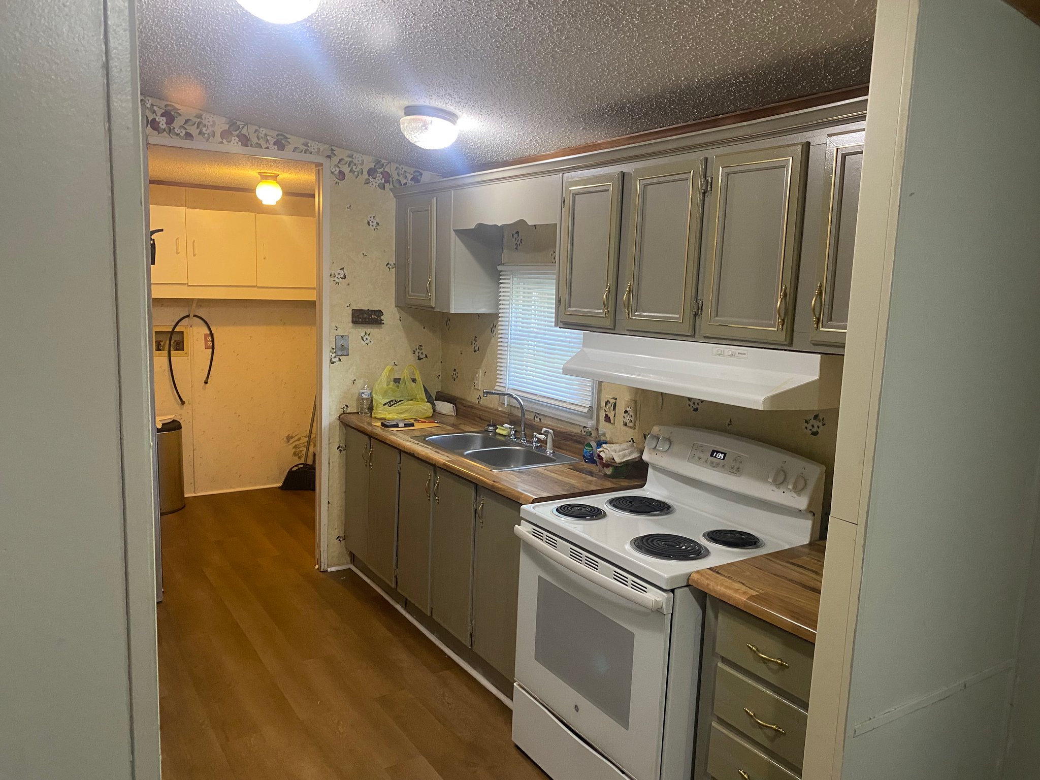 Edgefield House: 253 Crosscreek Rd