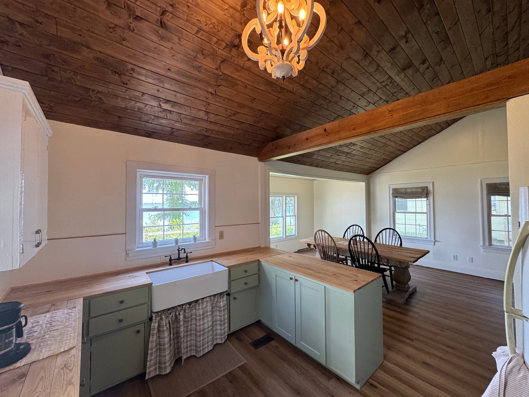 New Bern House: 810 Neuse Dr