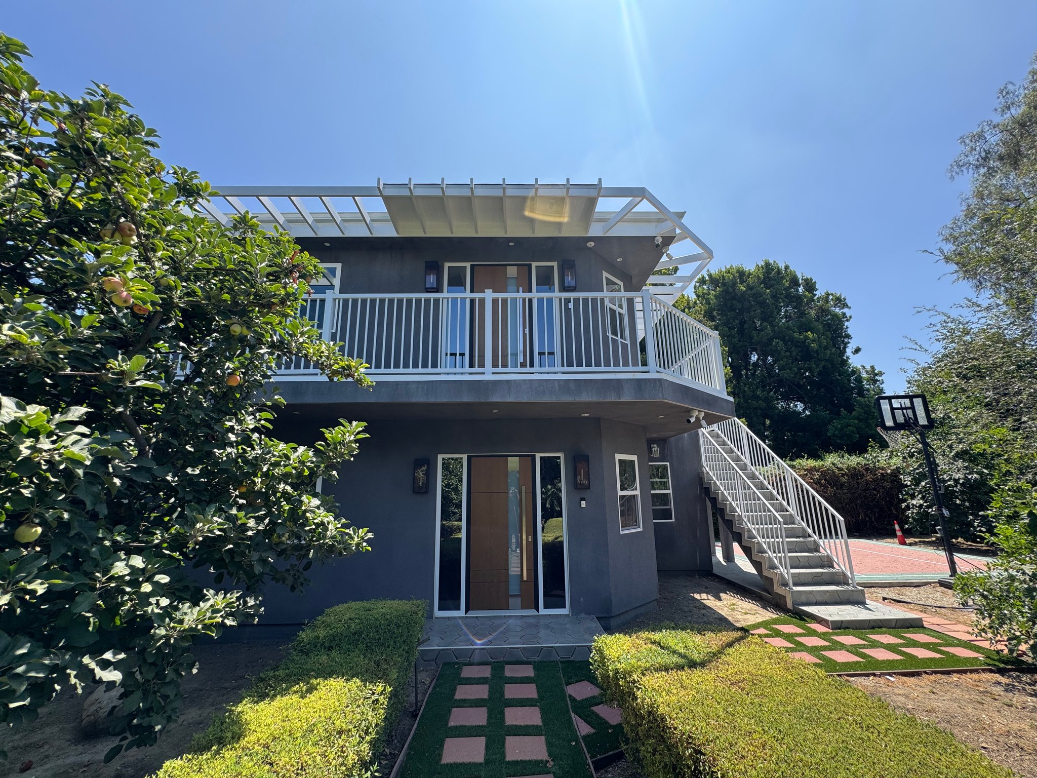 Reseda Multiplex: 18320 Ingomar St #2
