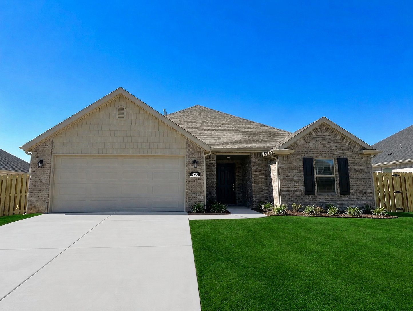 Centerton House: 430 Willow Dr