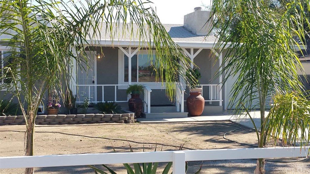 Hemet House: 535 W Acacia Ave