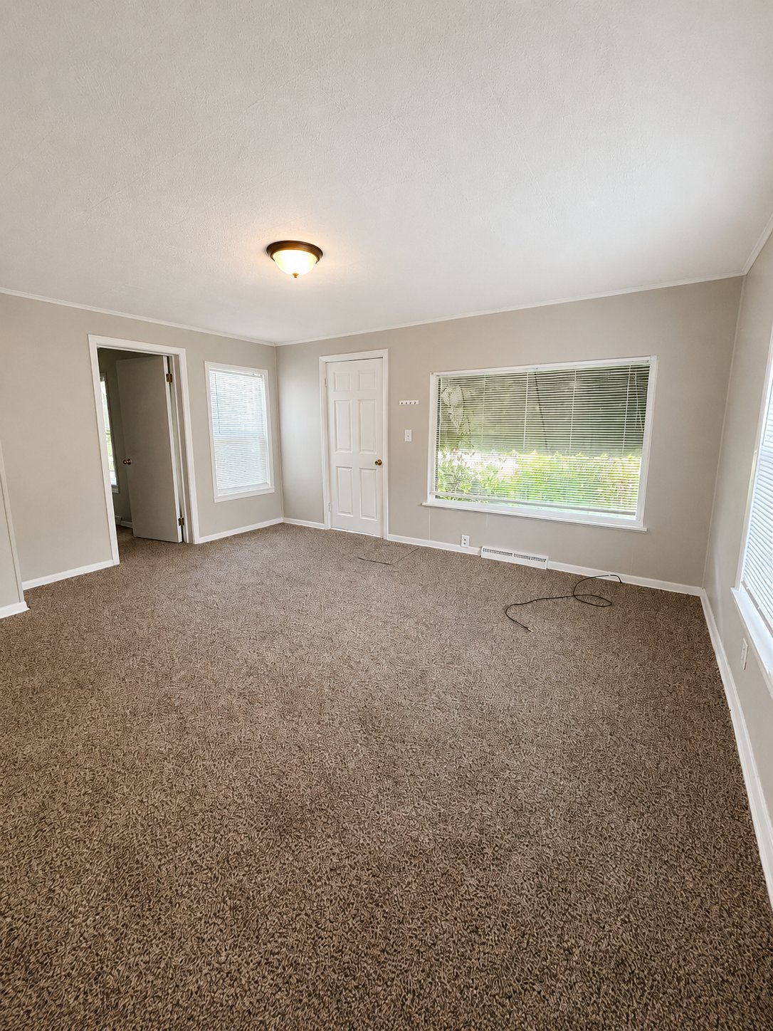 Oxford Apartment: 23 w Burdick Street