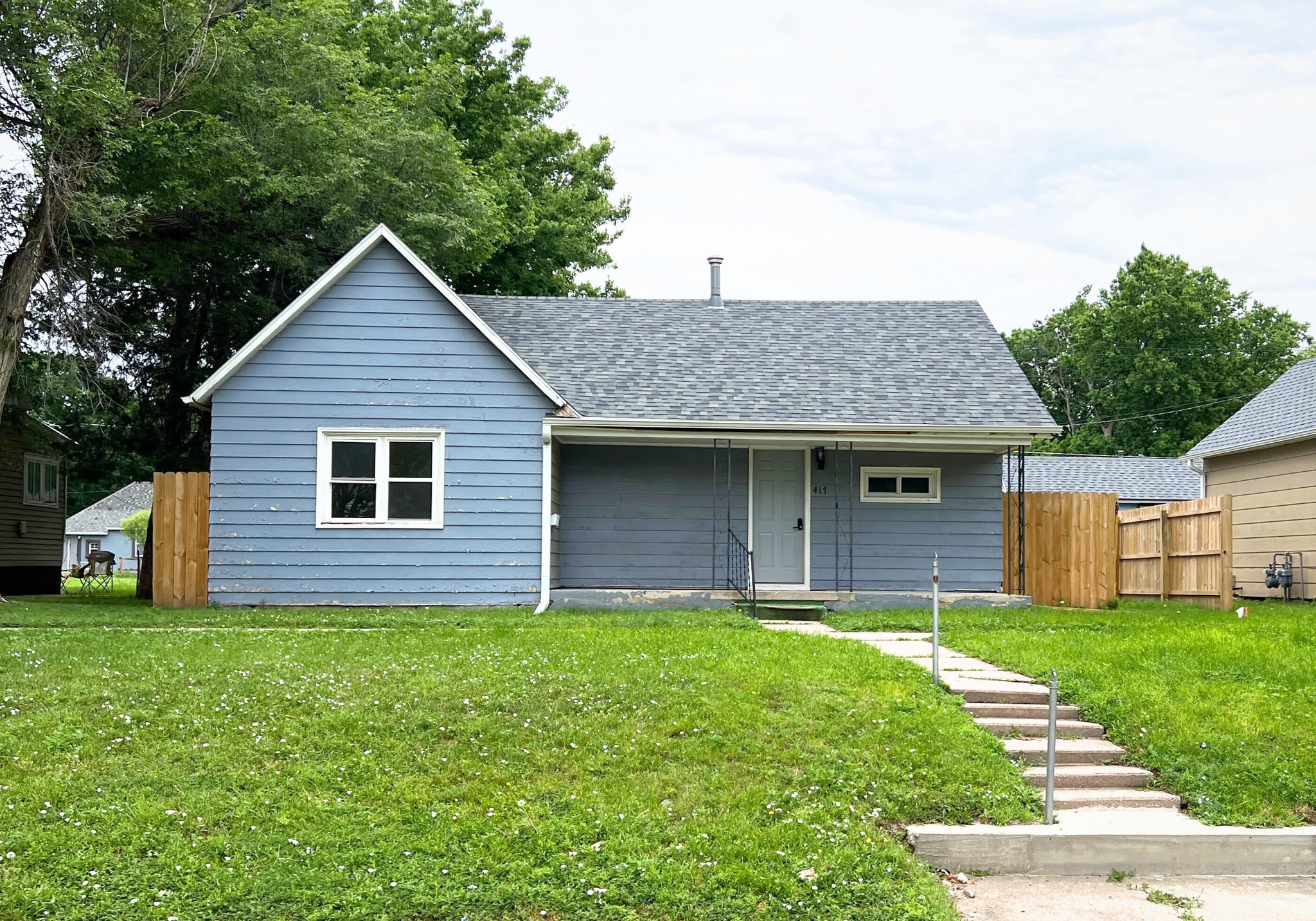 Hastings House: 417 S chicago Ave