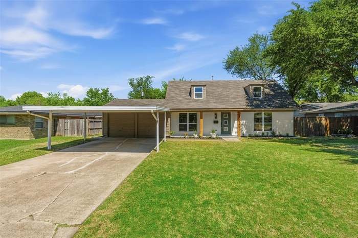 Carrollton House: 1813 Glengarry Dr