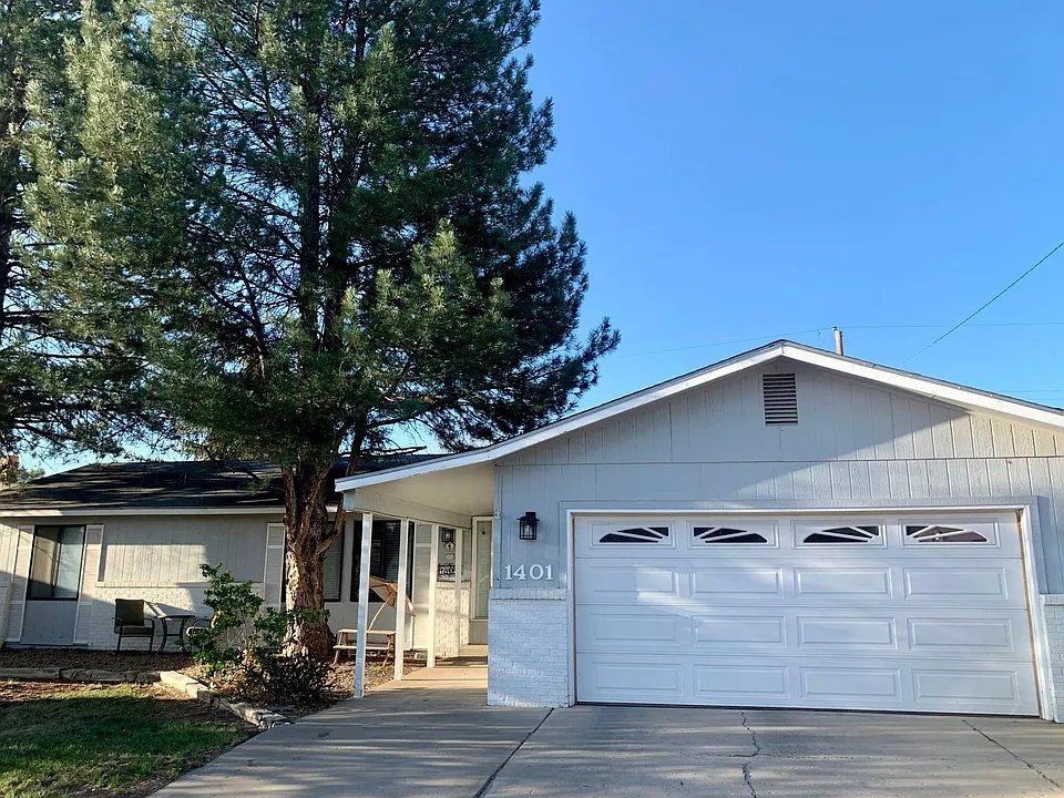 Farmington House: 1401 Zuni Pl
