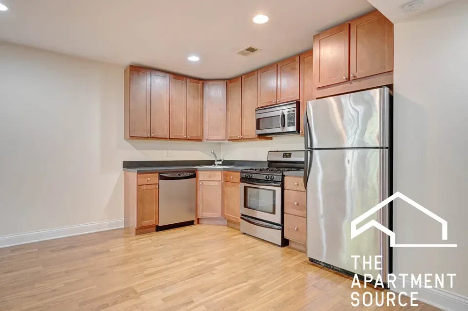 Chicago Apartment: 2834 North Albany Avenue #G Chicago, IL 60618
