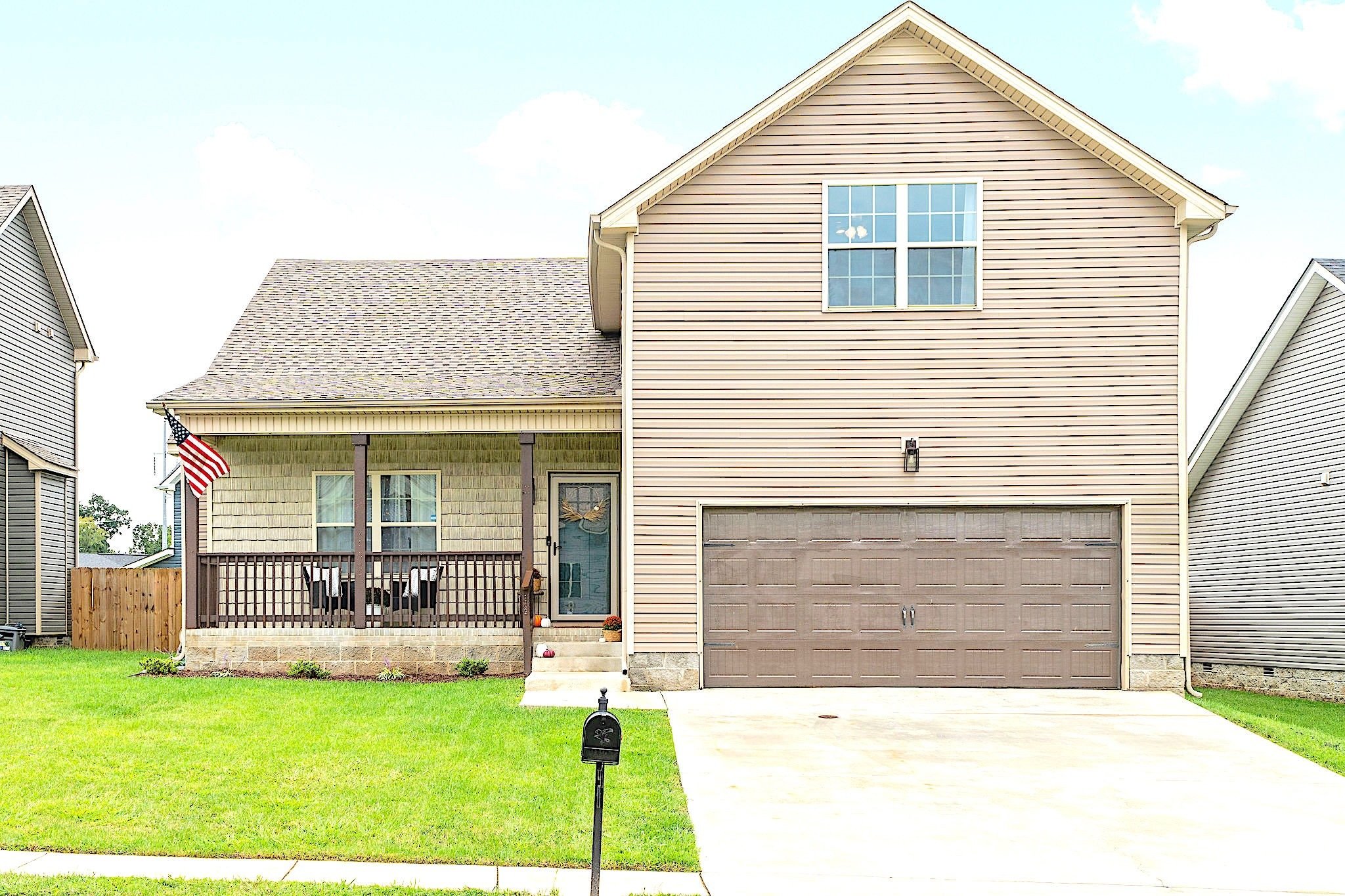 Clarksville House: 1124 Eagles view Drive