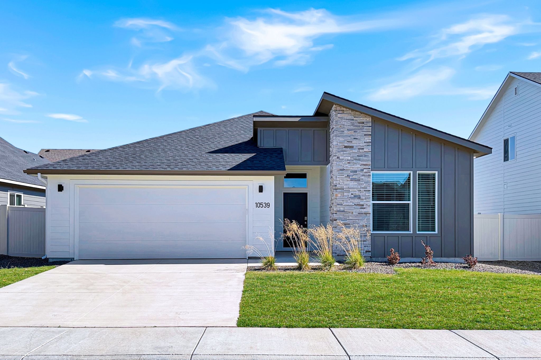 Star House: 10539 W Teratai Street