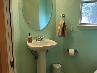 Austin House: 2000 Sl Davis Ave