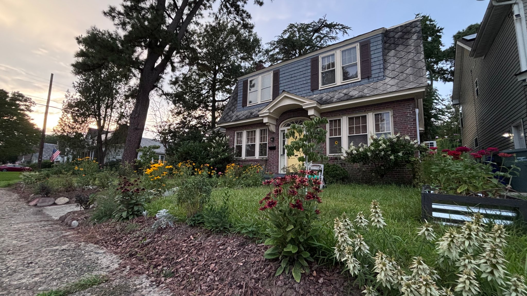 Norfolk House: 130 W Leicester Ave