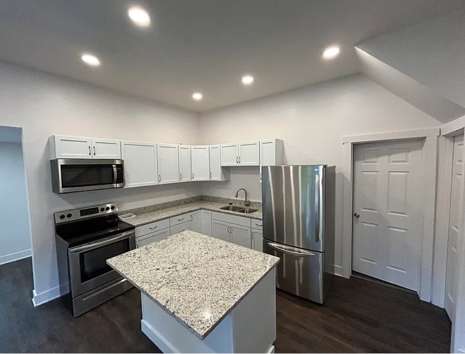 Newark House: 238 Everett Avenue