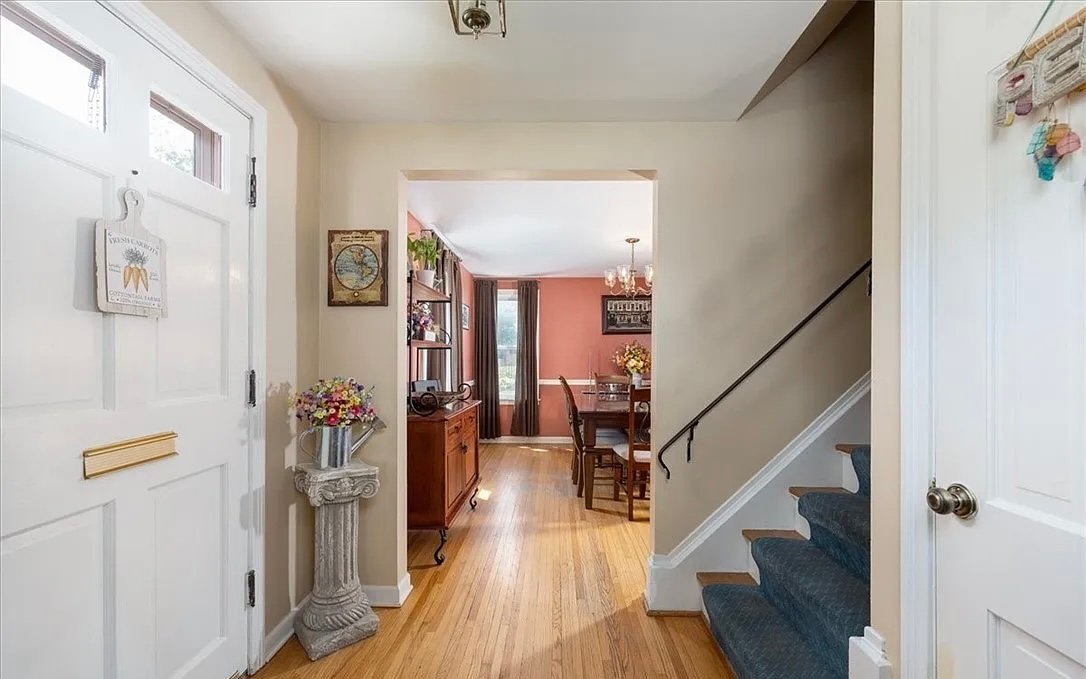 Buffalo House: 505 Brantwood Rd