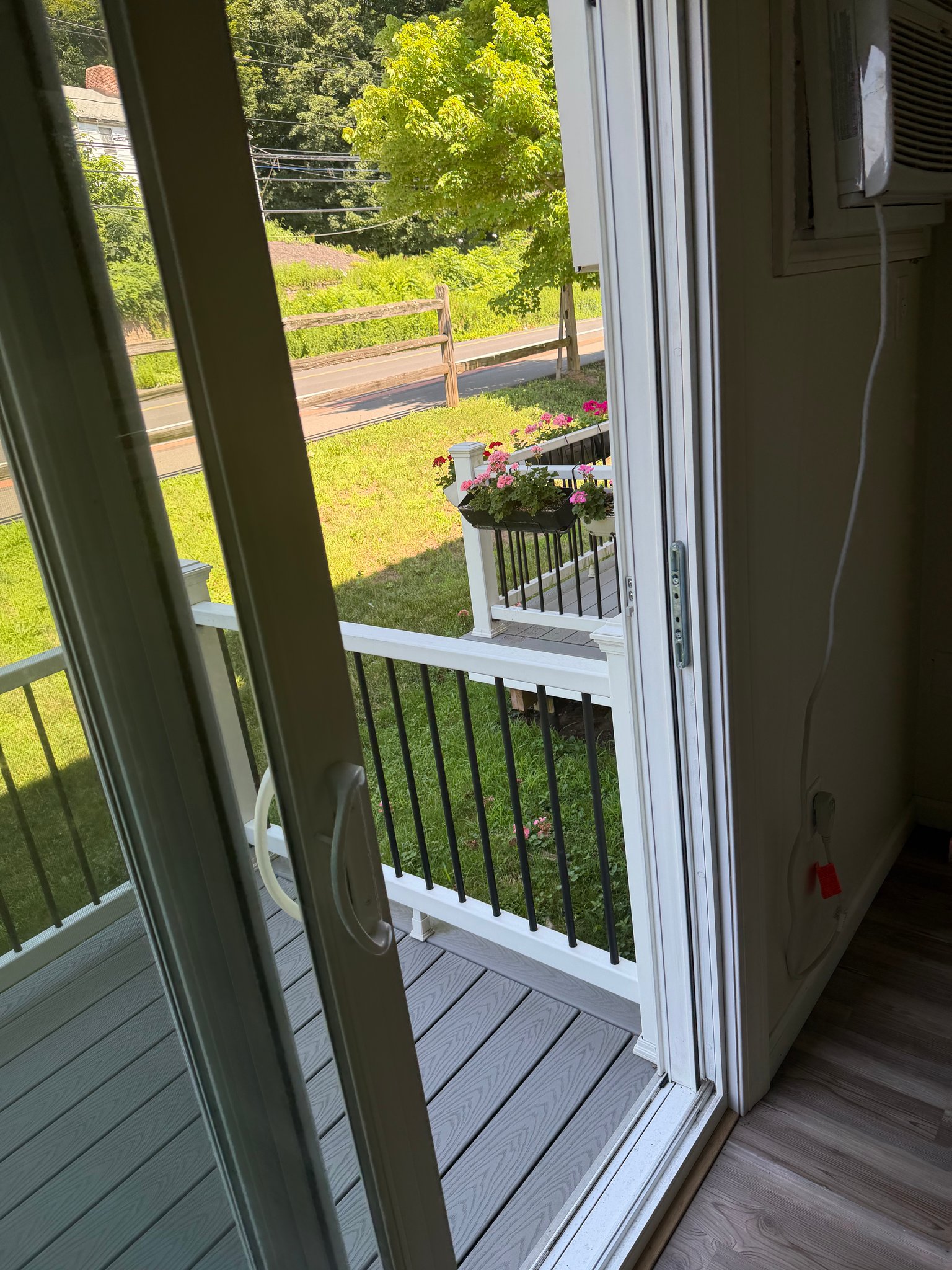New Britain Townhome: 1235 East St