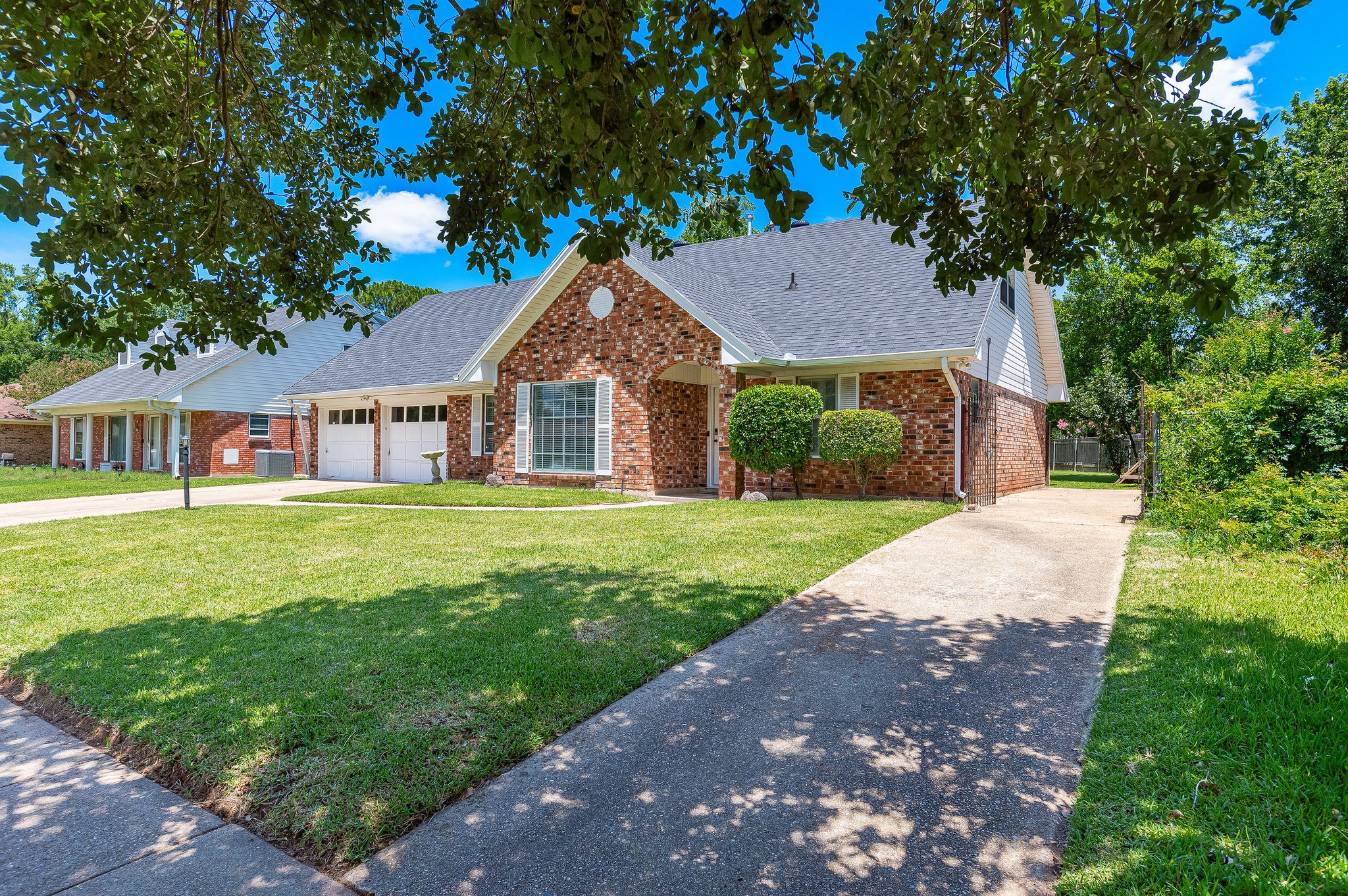 Shreveport House: 1554 Westbury Dr