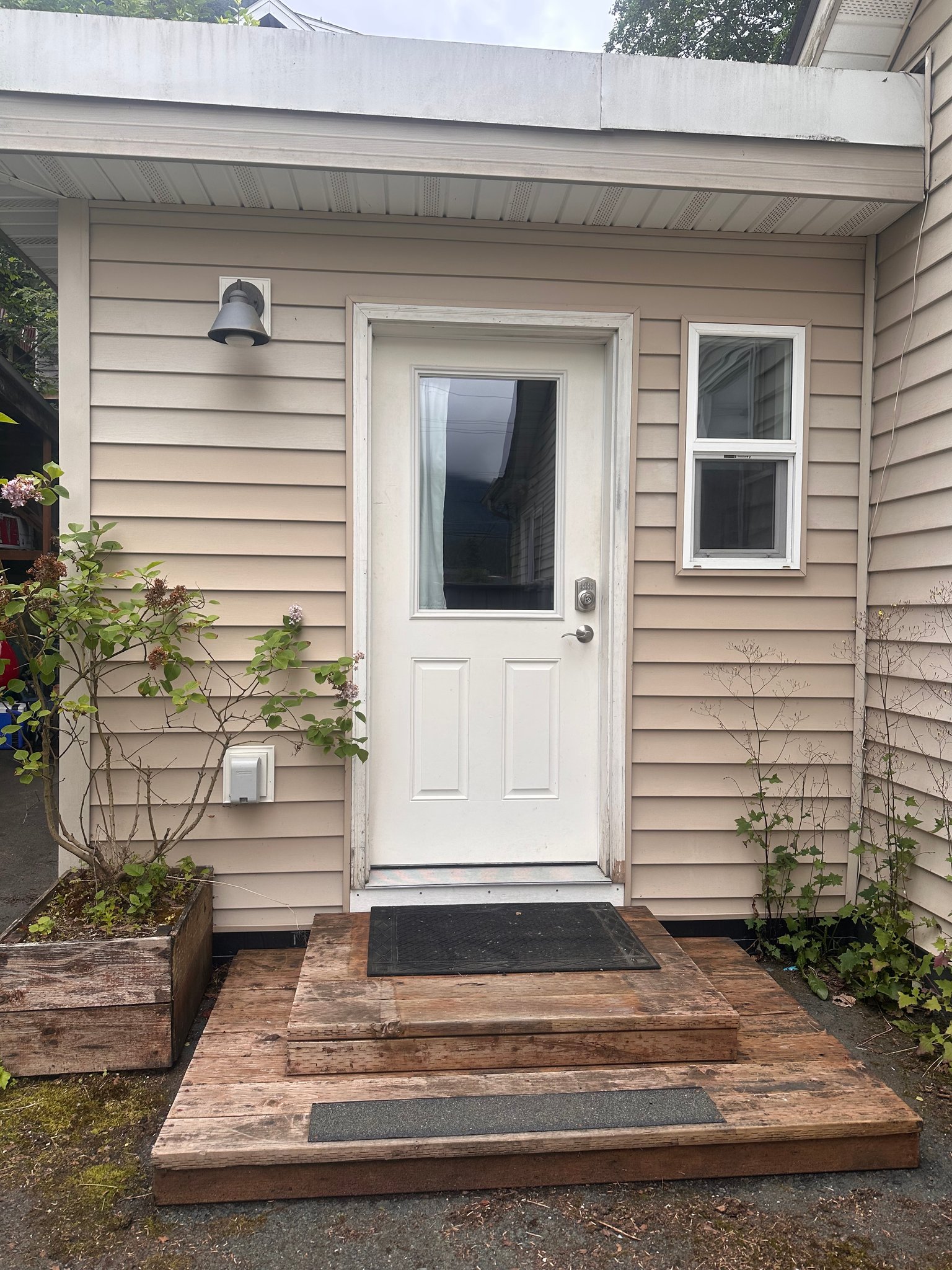 Juneau Apartment: 1624 Glacier Ave