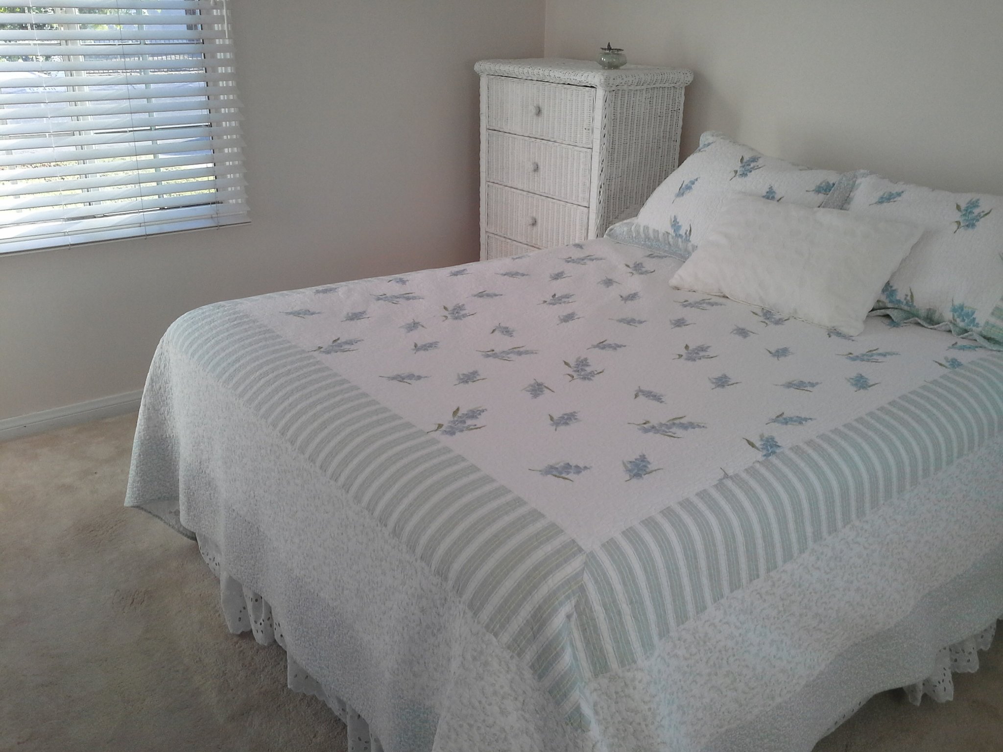 Los Angeles Single Room: 6445 West 87th Street