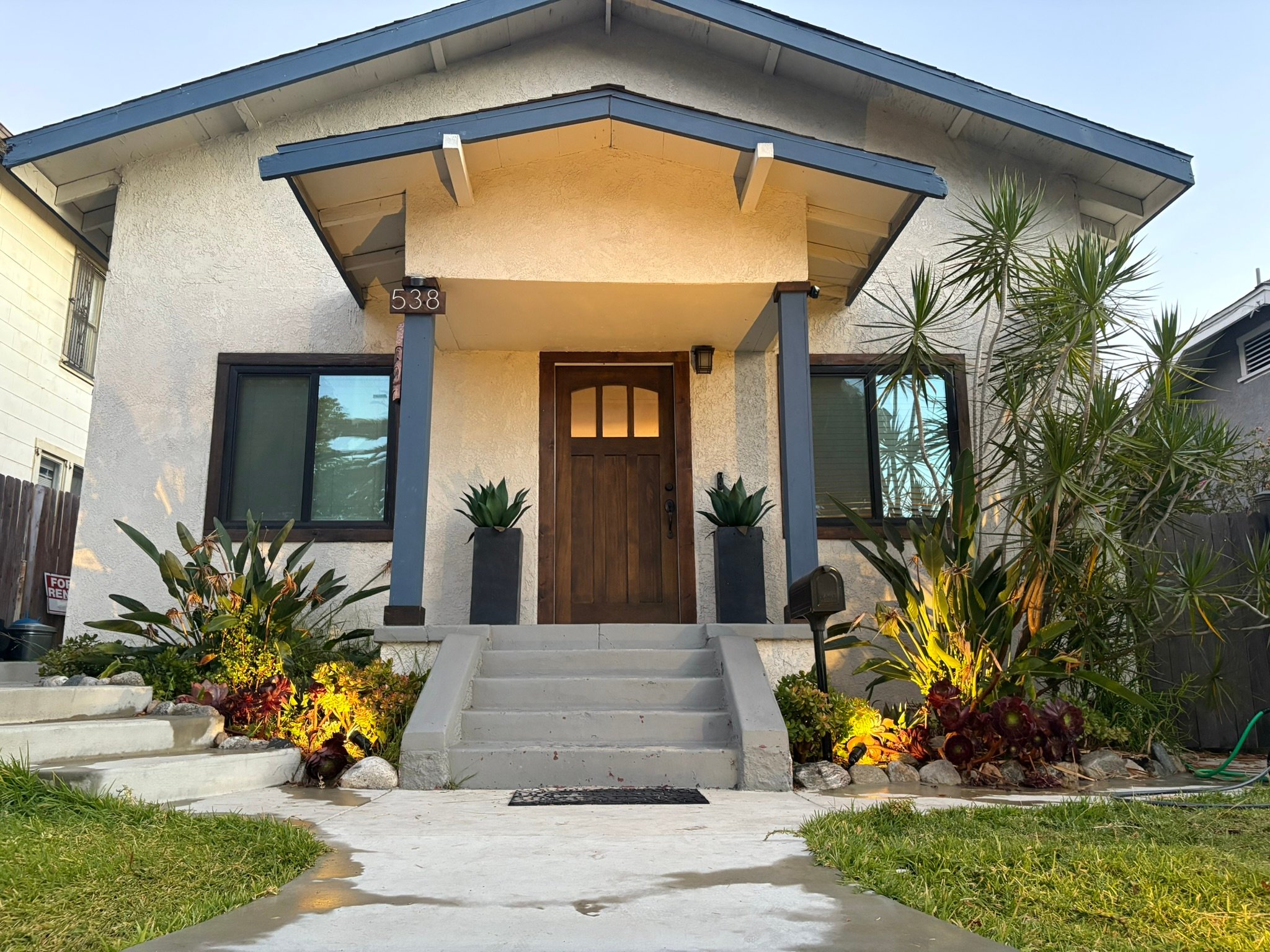 Los Angeles House: 538 Kendall Ave