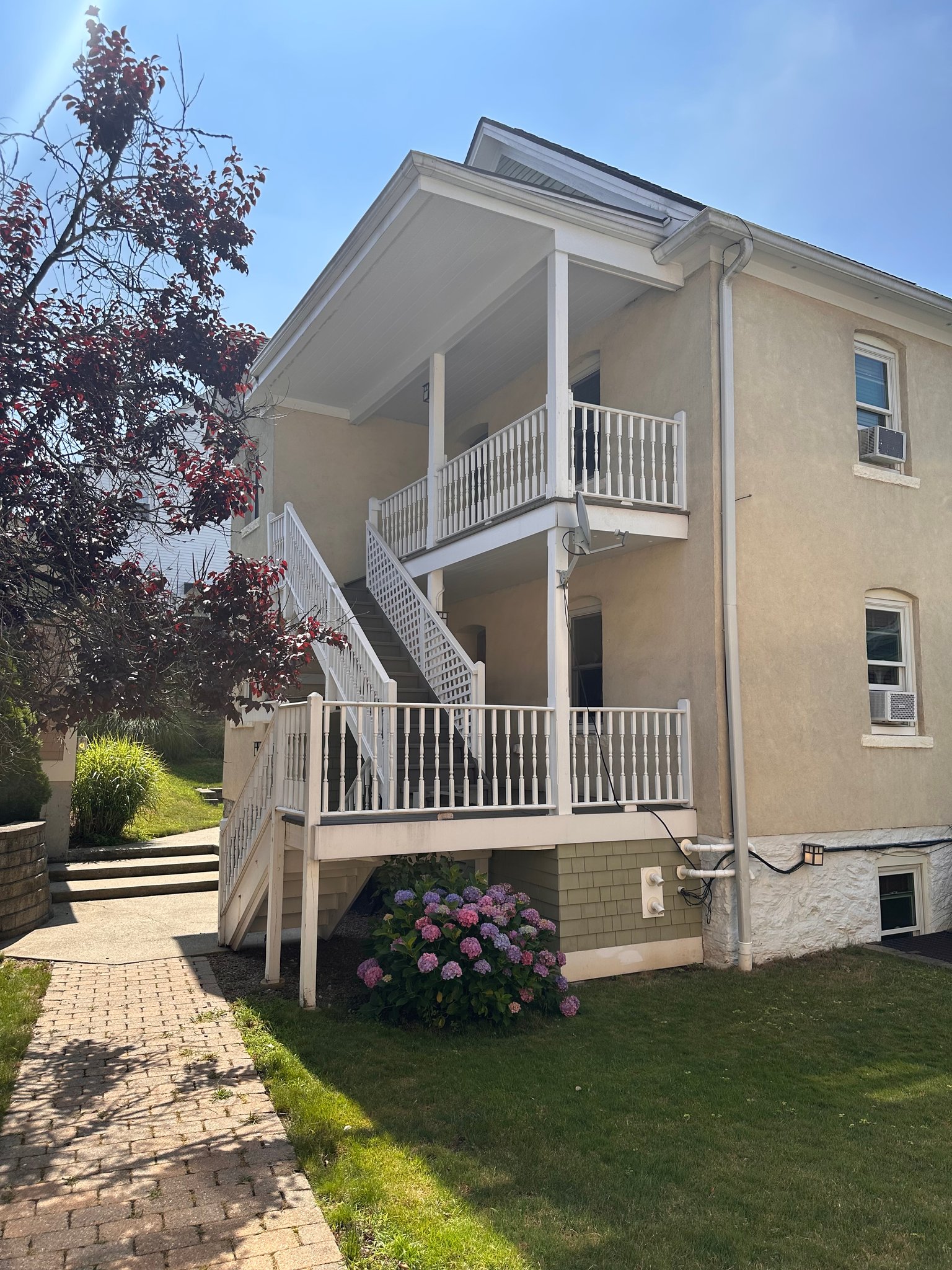 Greenwich Apartment: 18 Berrian Place