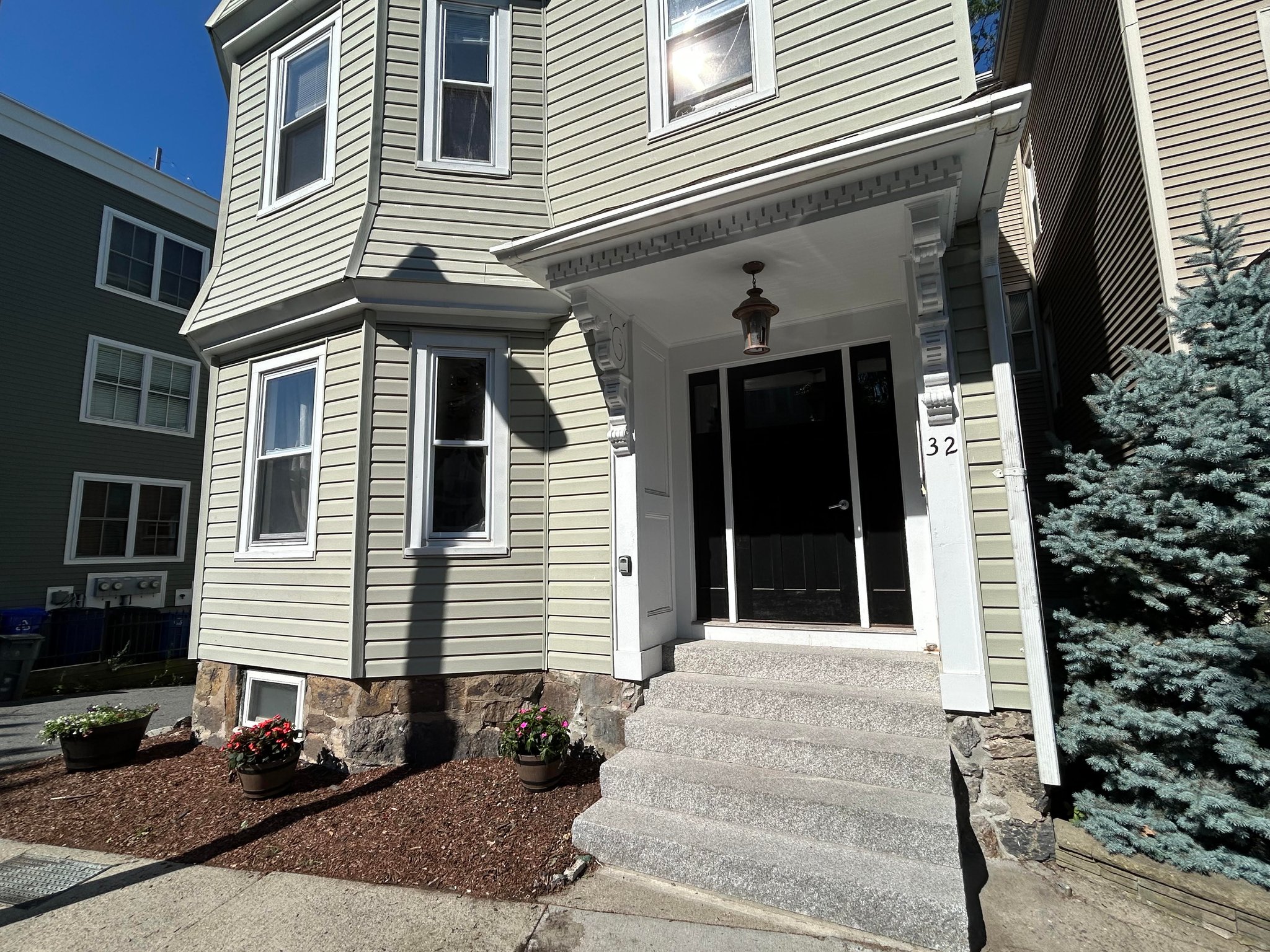 Jamaica Plain Apartment: 32 Forbes Street