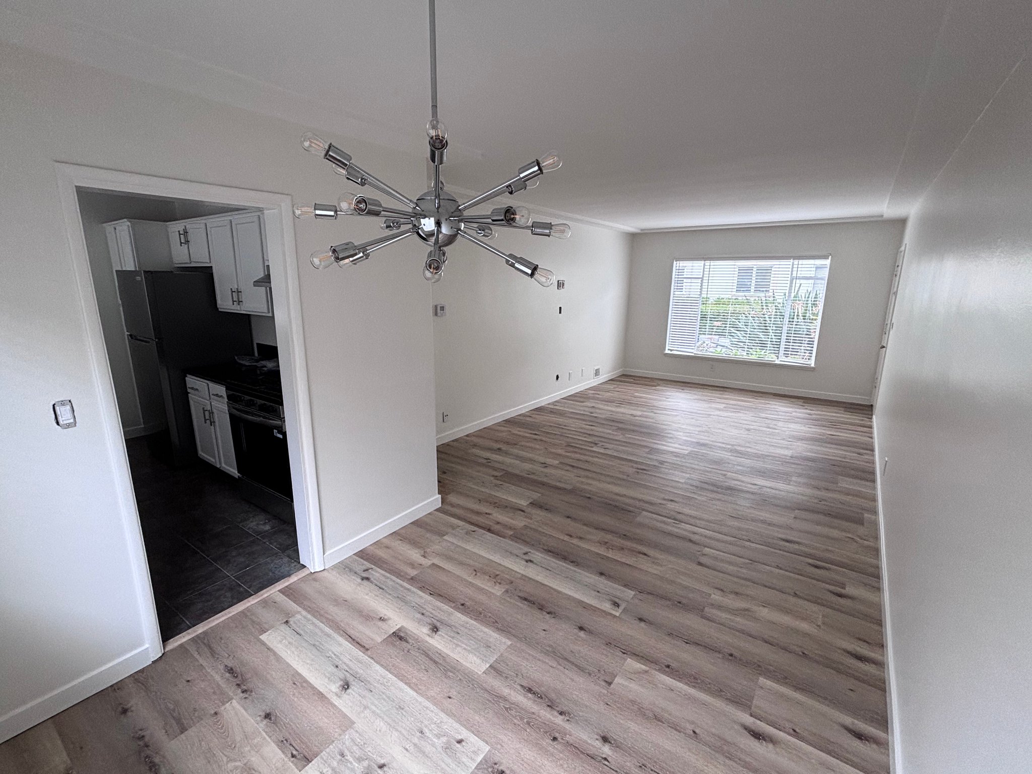 Los Angeles Apartment: 1280 N Laurel Ave