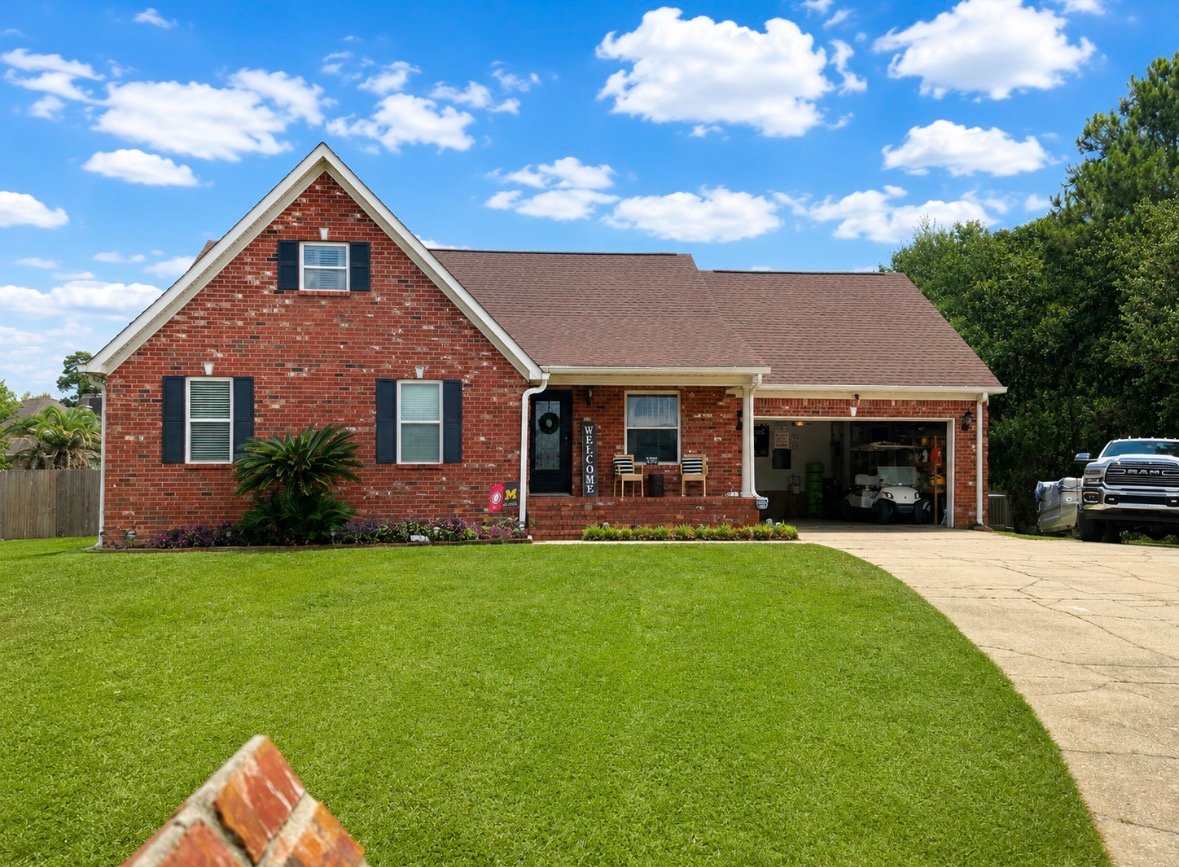 Biloxi House: 15013 Nassau Cir W