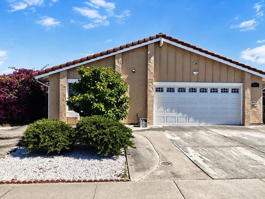 Santa Clara House: 2086 Fairway Glen Dr