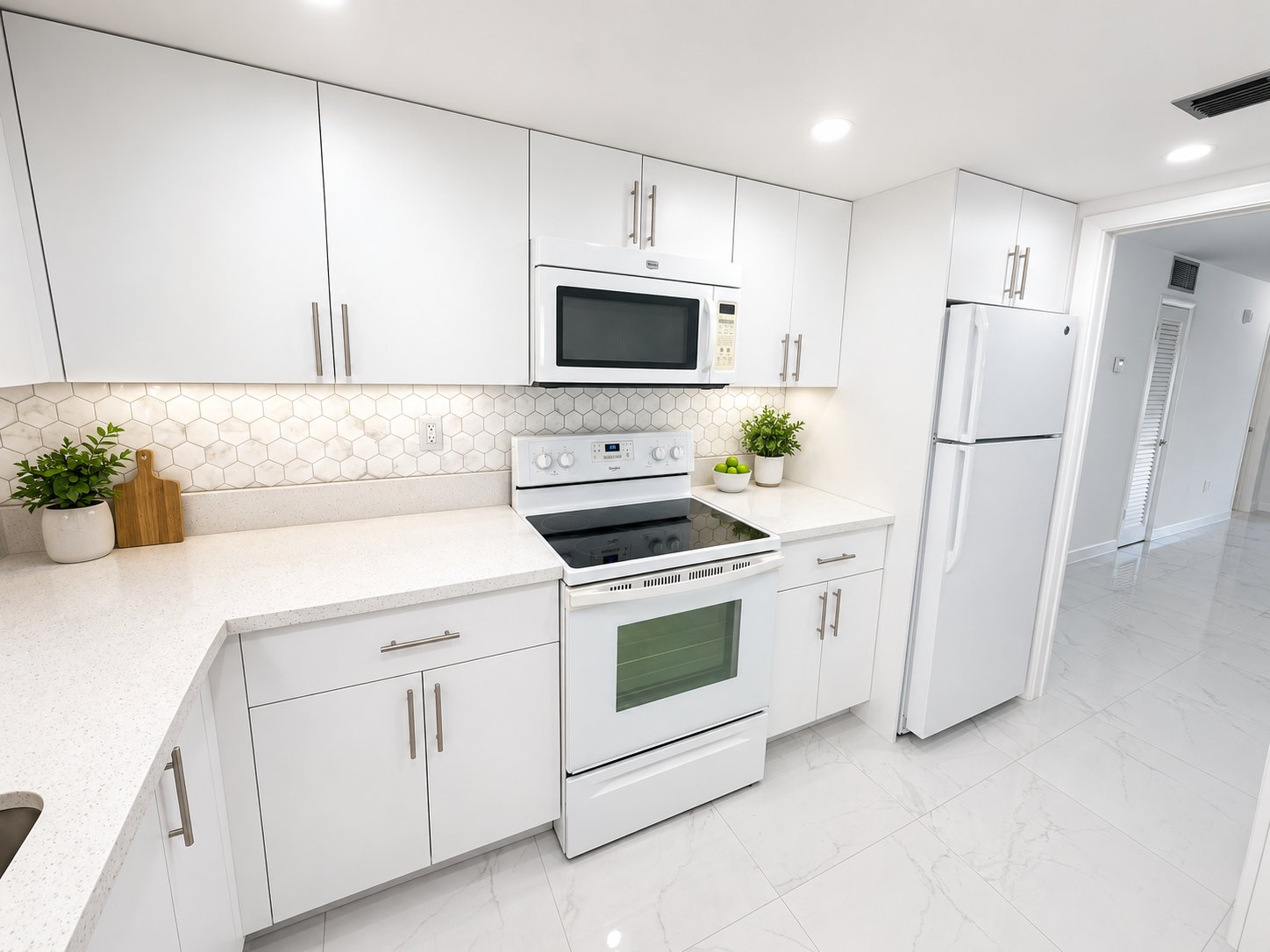 North Miami Beach Apartment: 1850 NE 169th St