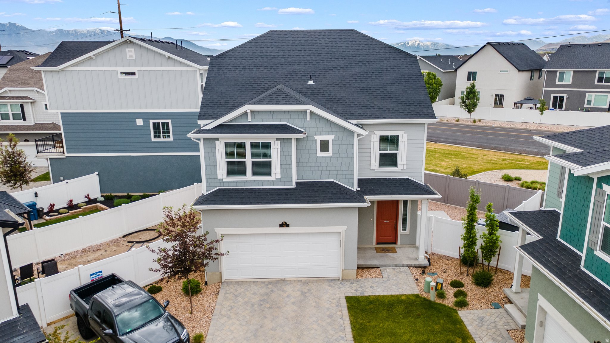 Saratoga Springs House: 41 E Brushy Canyon St