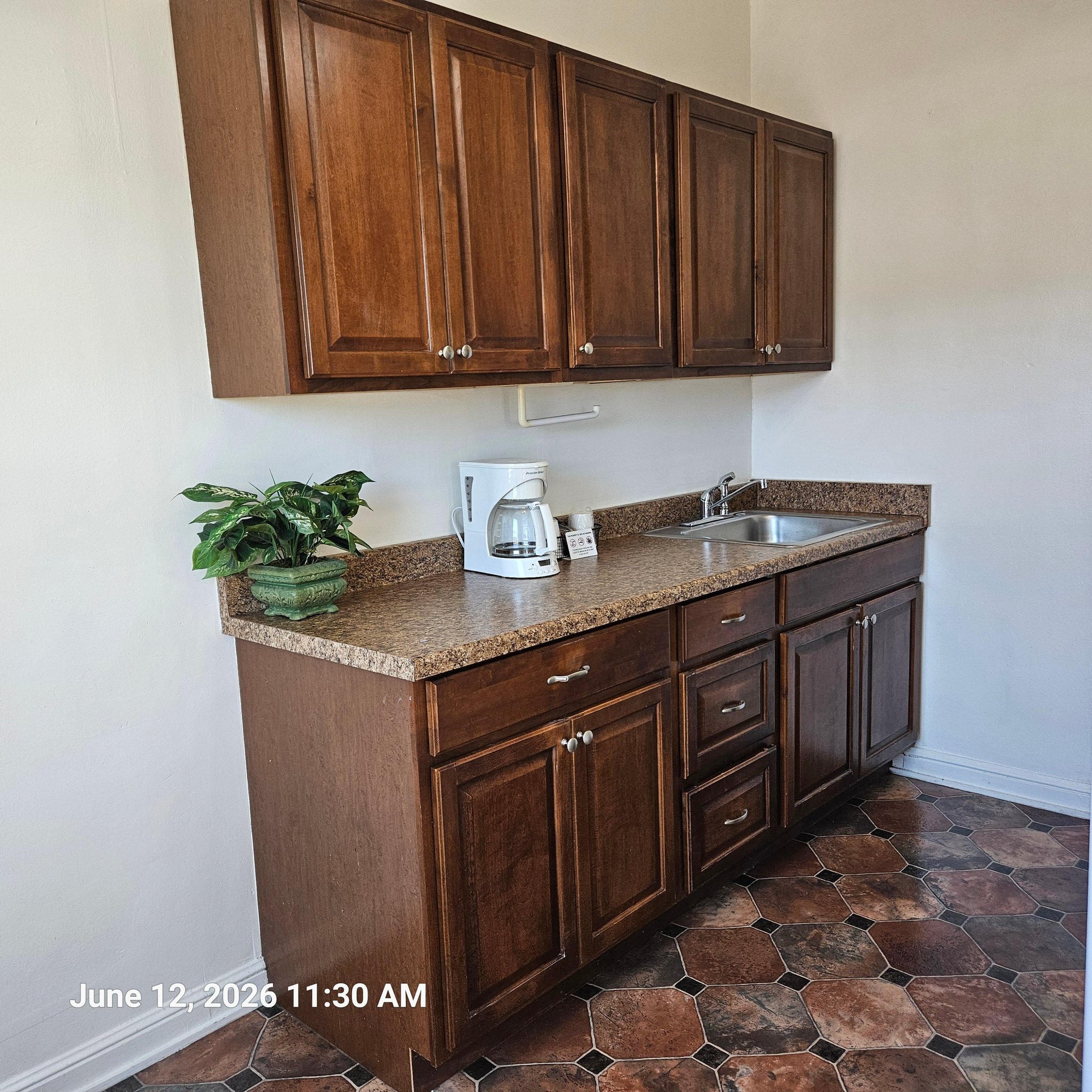 Oakland Apartment: 365 Hanover Ave. #304