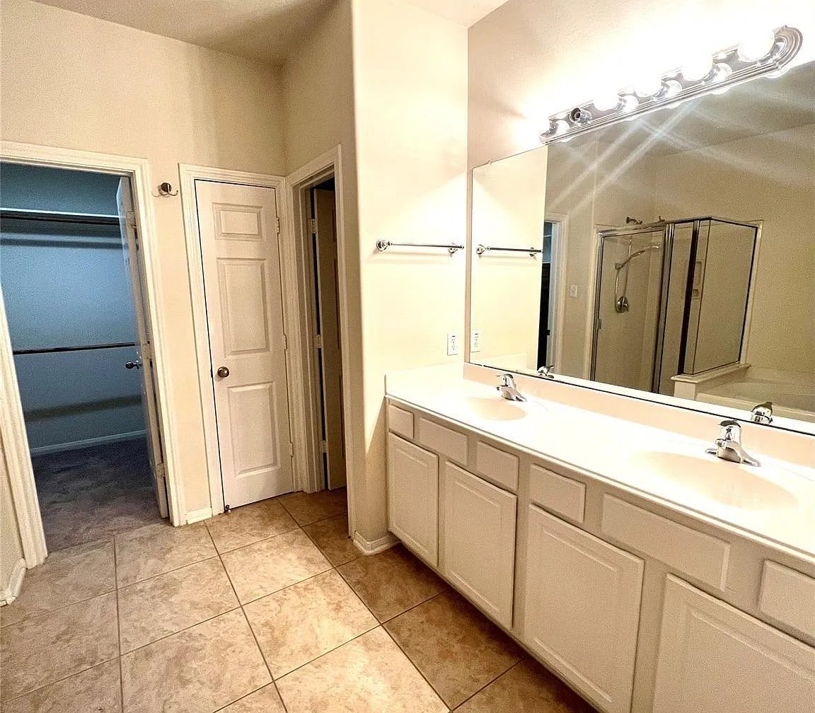 The Woodlands Townhome: 43 Nestlewood Pl