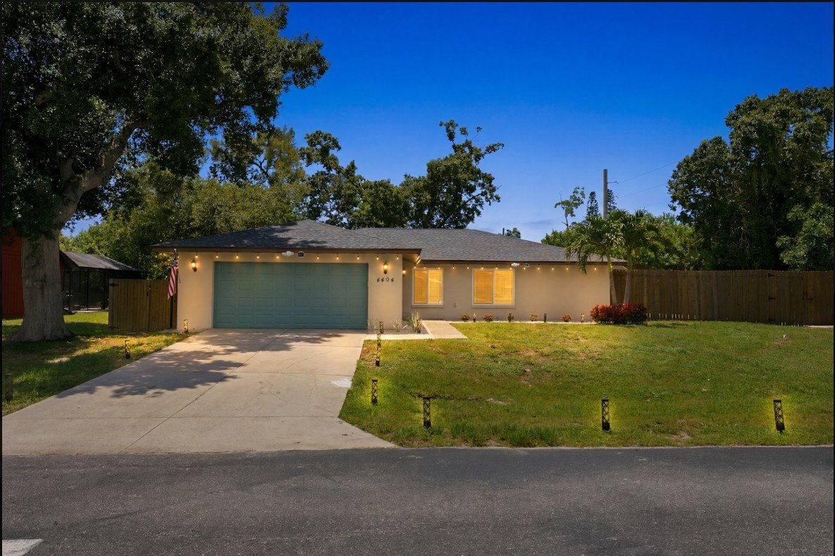 Sarasota House: 4404 Meadow Creek Cir