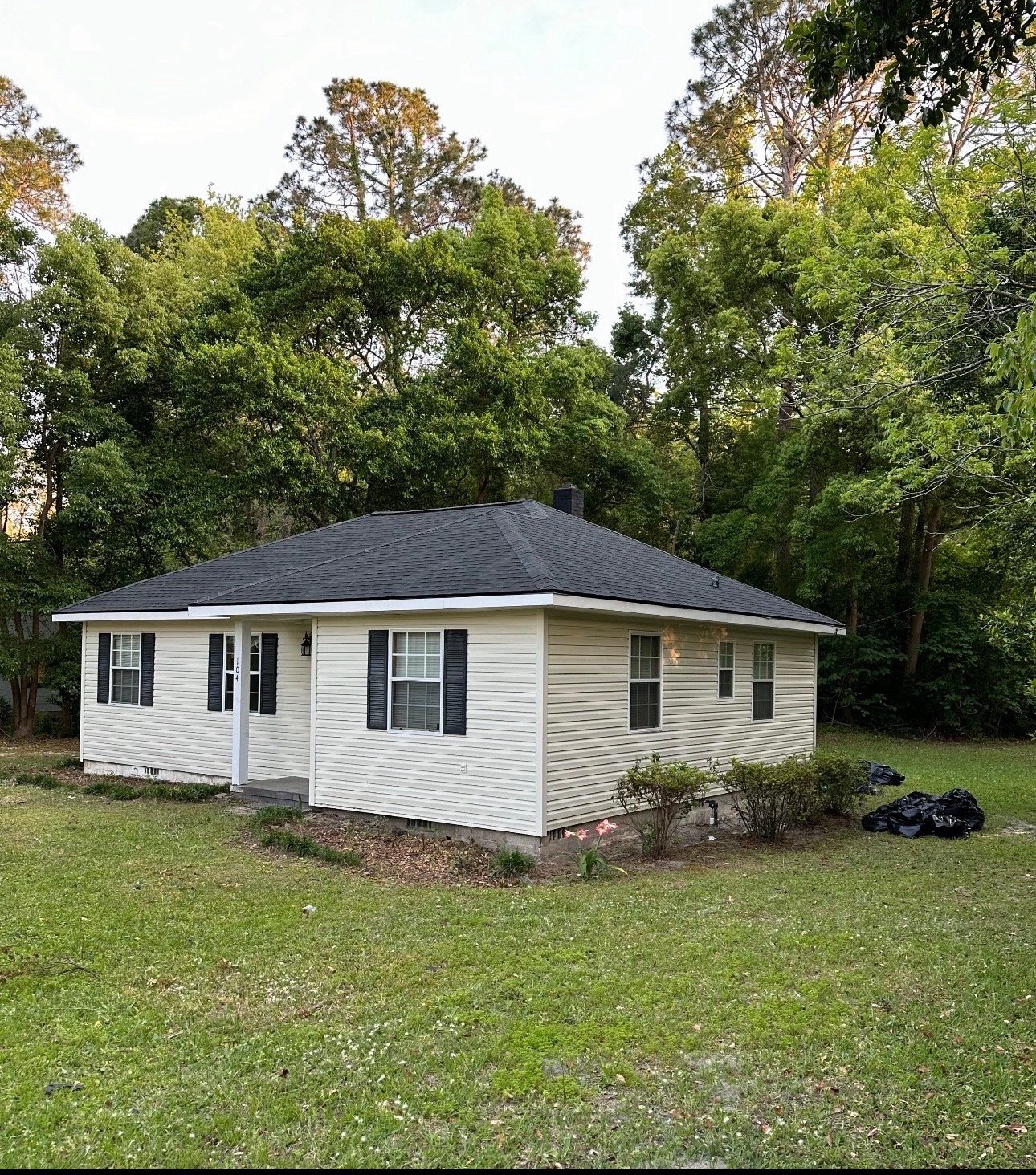 Waycross House: 104 Ricardo St