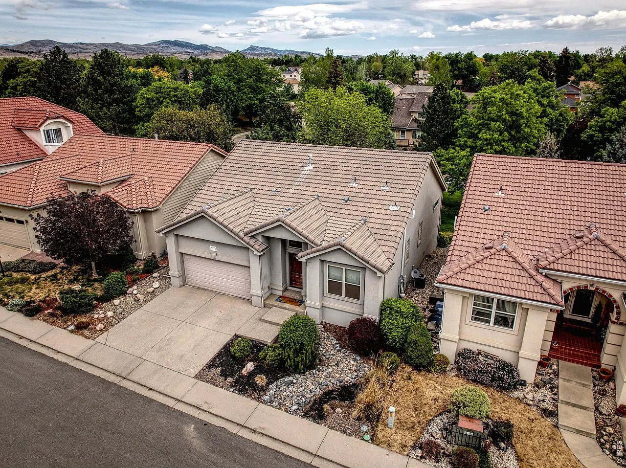 Loveland House: 1979 Vista Dr