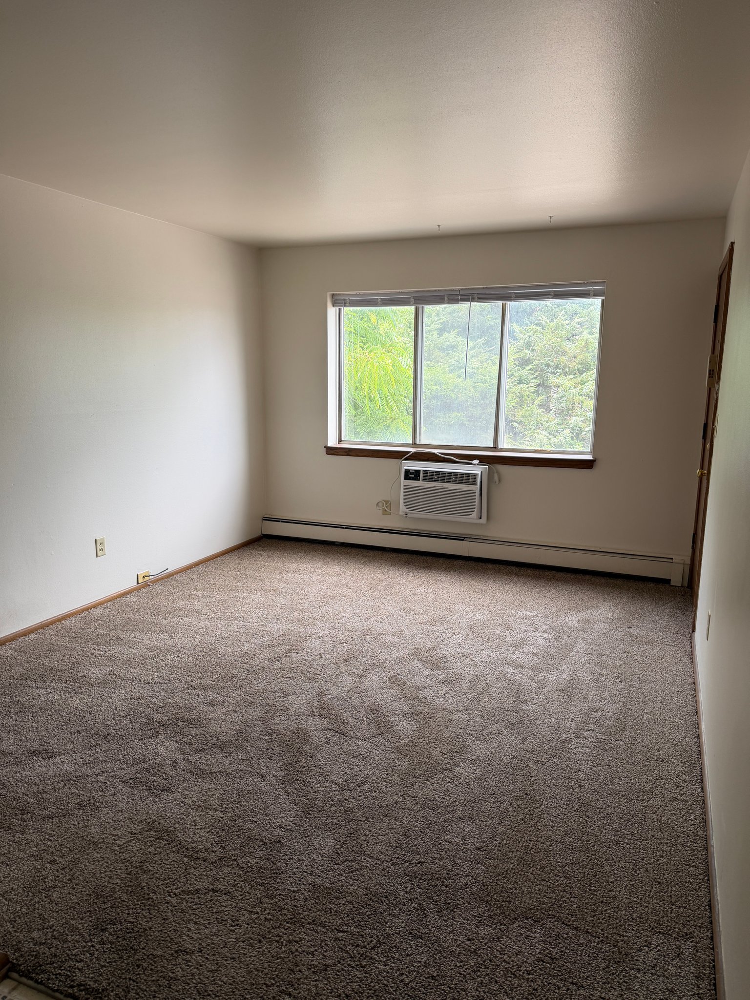 West Allis Apartment: 9204 W Lincoln Ave