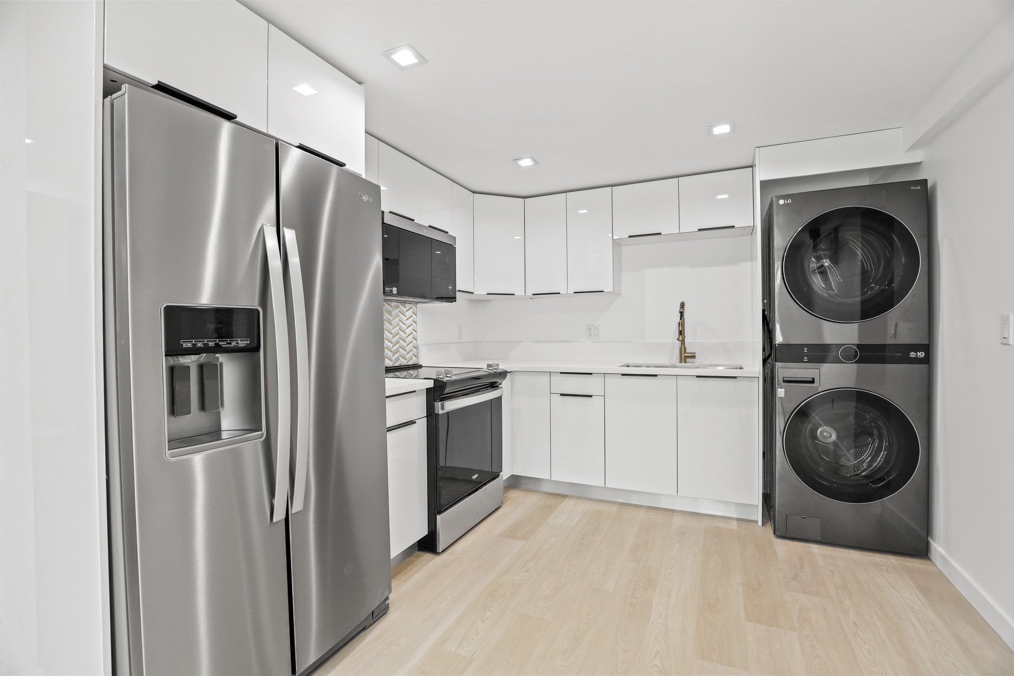 Los Angeles Apartment: 2561 W Ave 30
