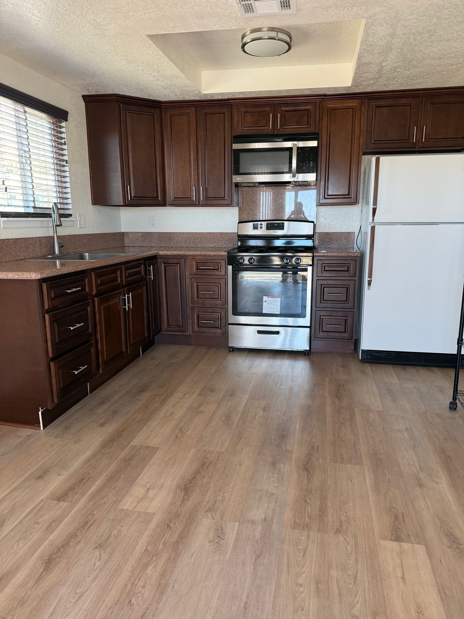 Apple Valley Apartment: 16321 Siskiyou Rd