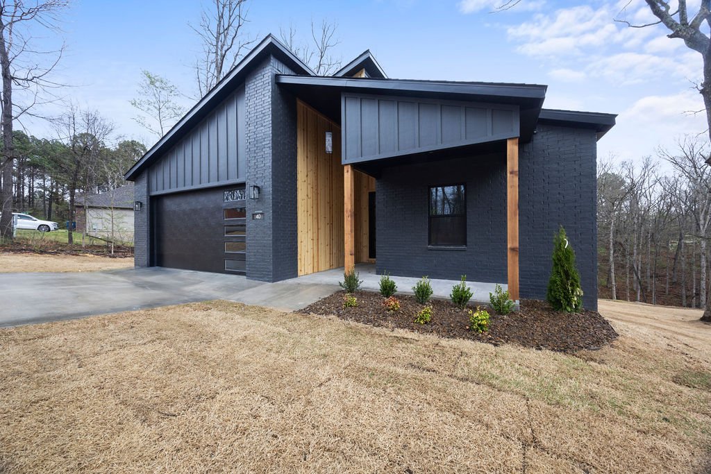 Bella Vista House: 40 Banff Dr