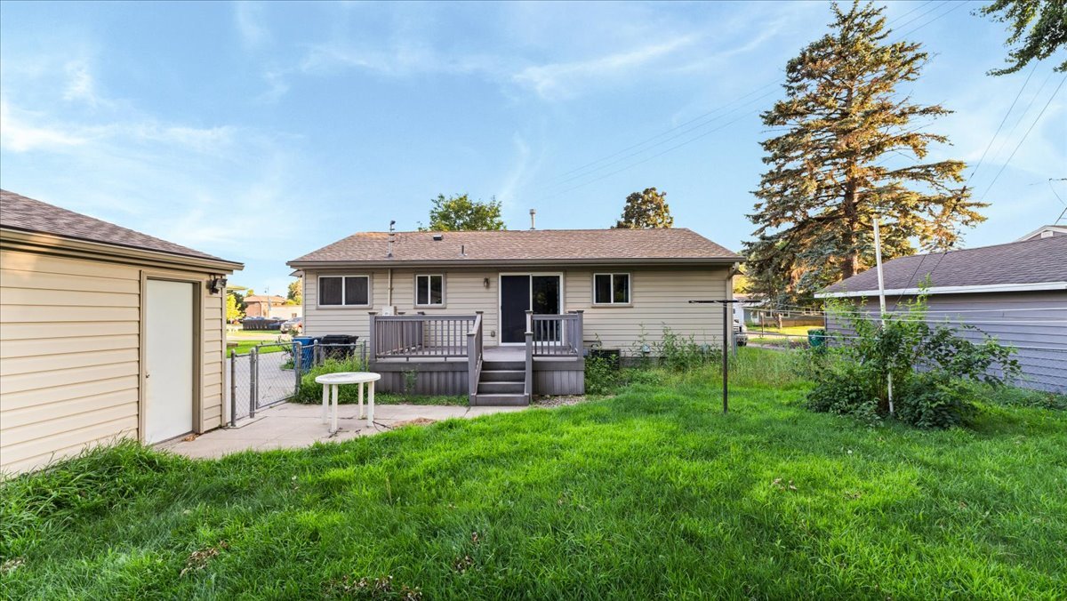 New Brighton House: 880 2nd St NW