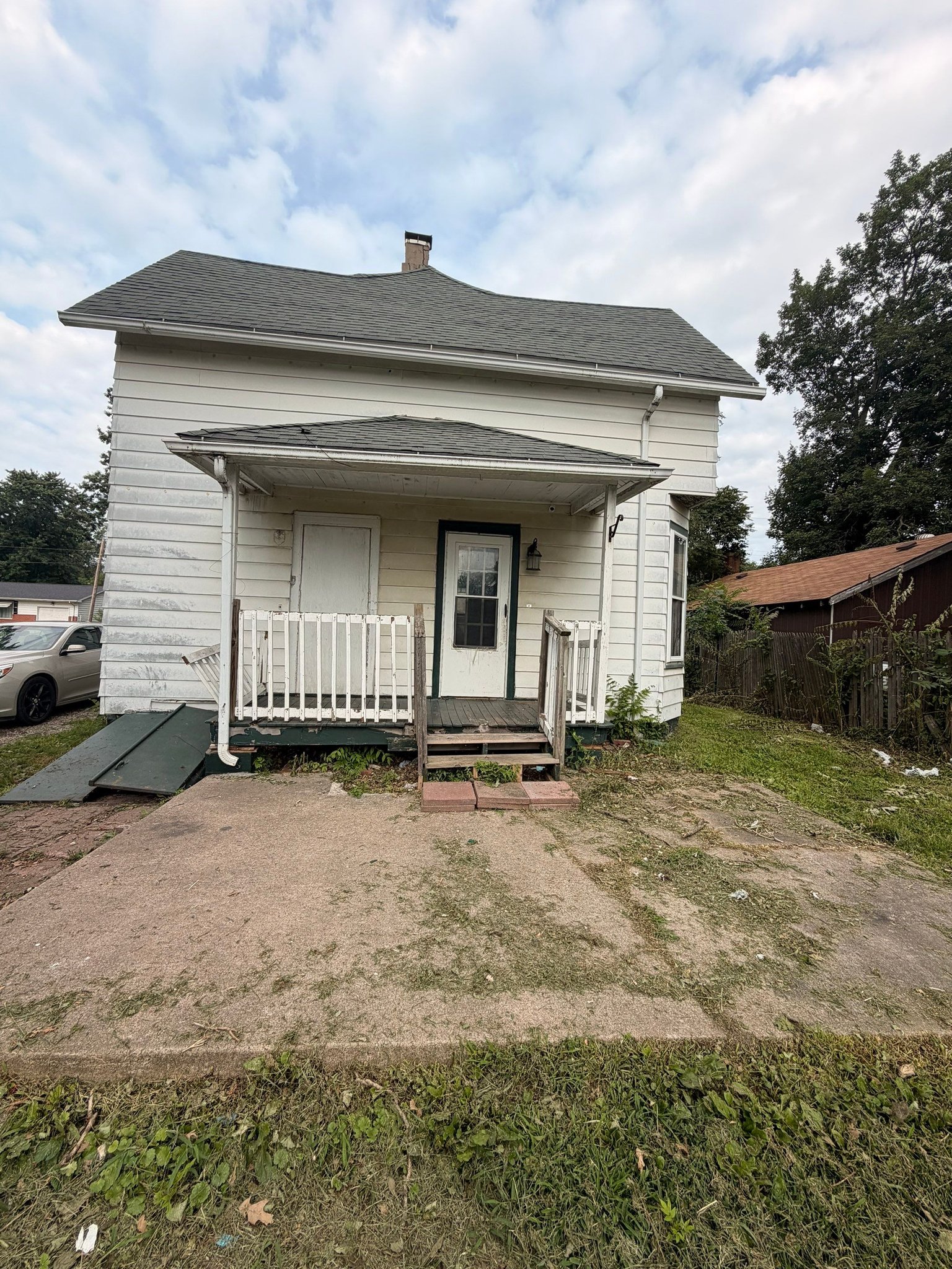 Galesburg House: 235 S Whitesboro St