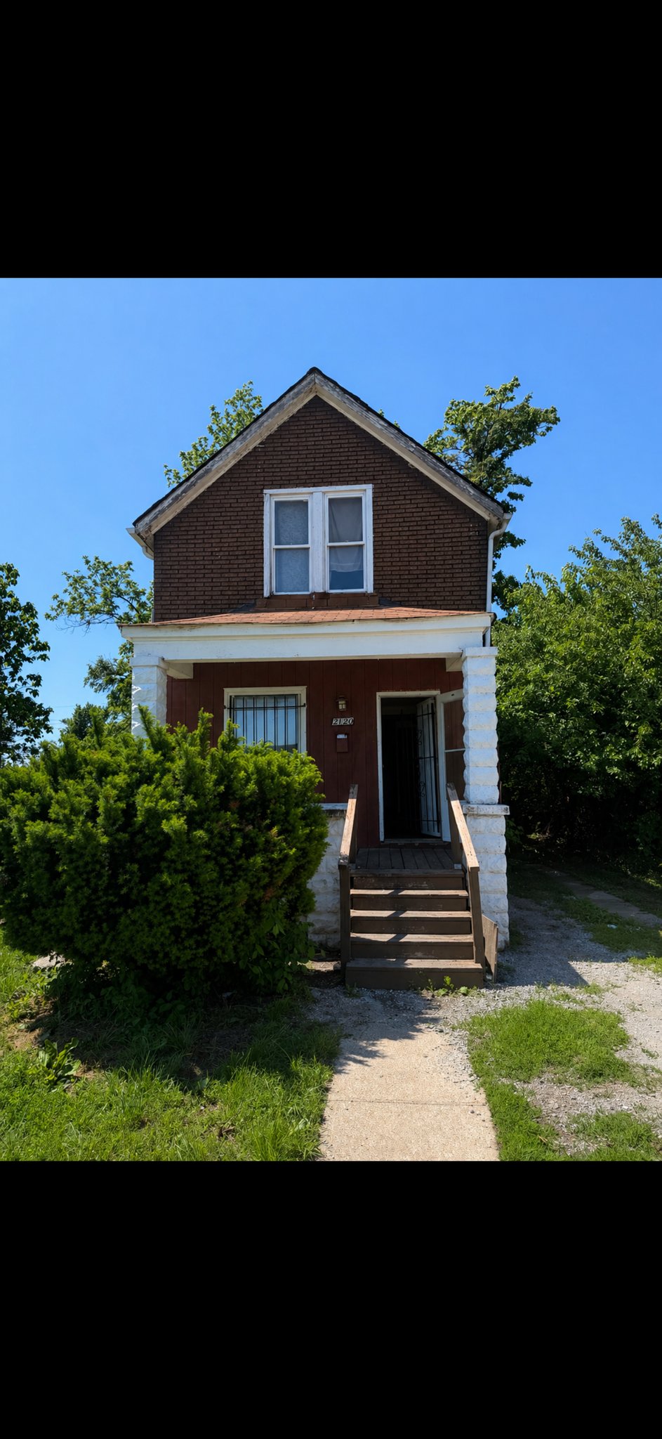 East St. Louis House: 2120 St Louis Ave