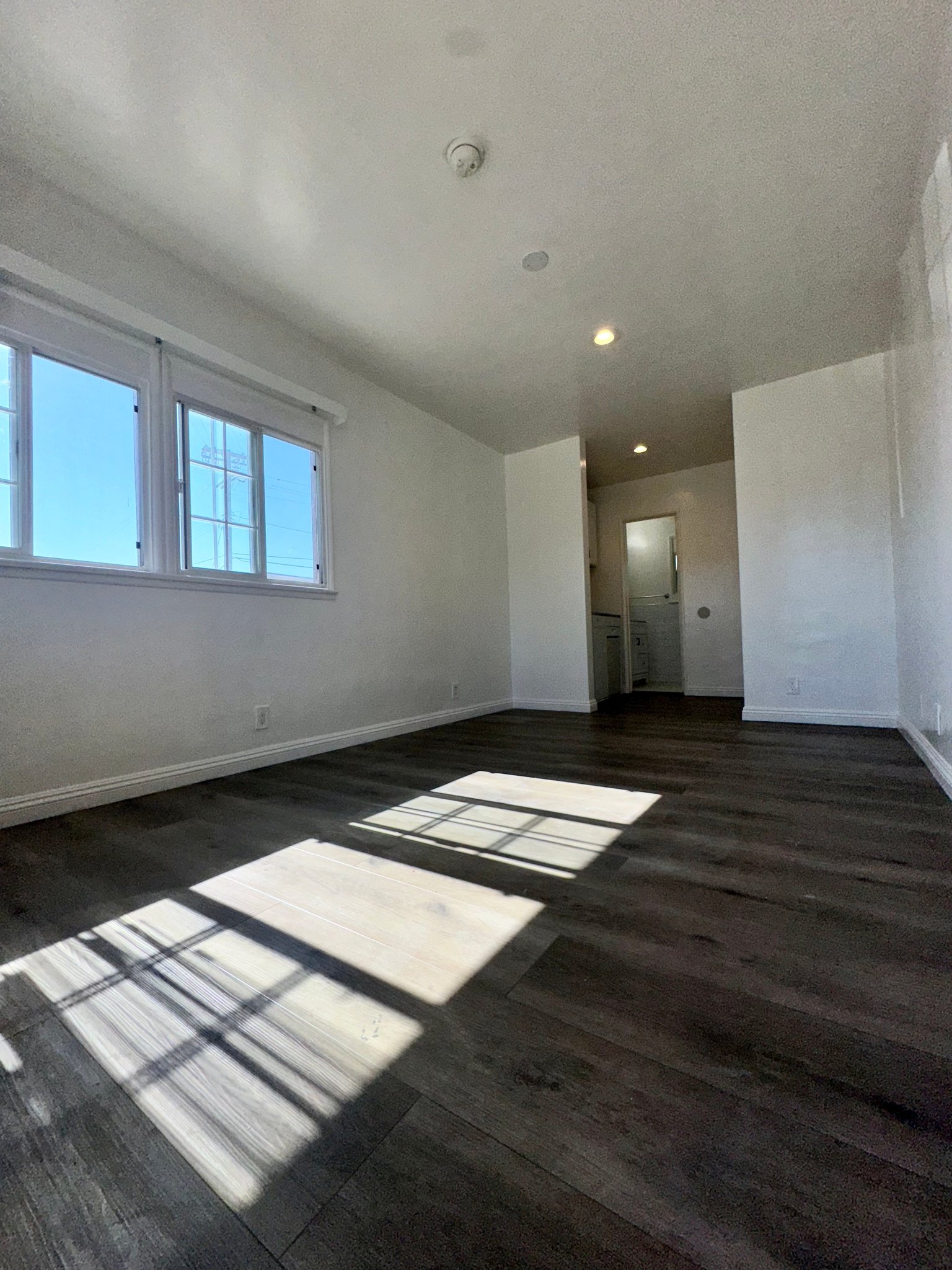Los Angeles Apartment: 2280 S Barrington Ave