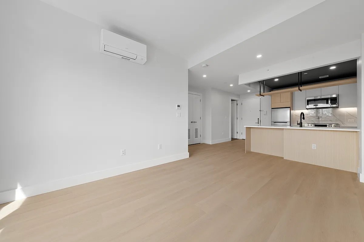 Kew gardens hills House: 7763 vleigh
