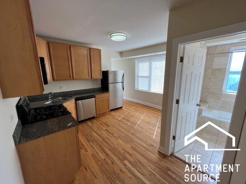 Chicago Apartment: 4606 North Monticello