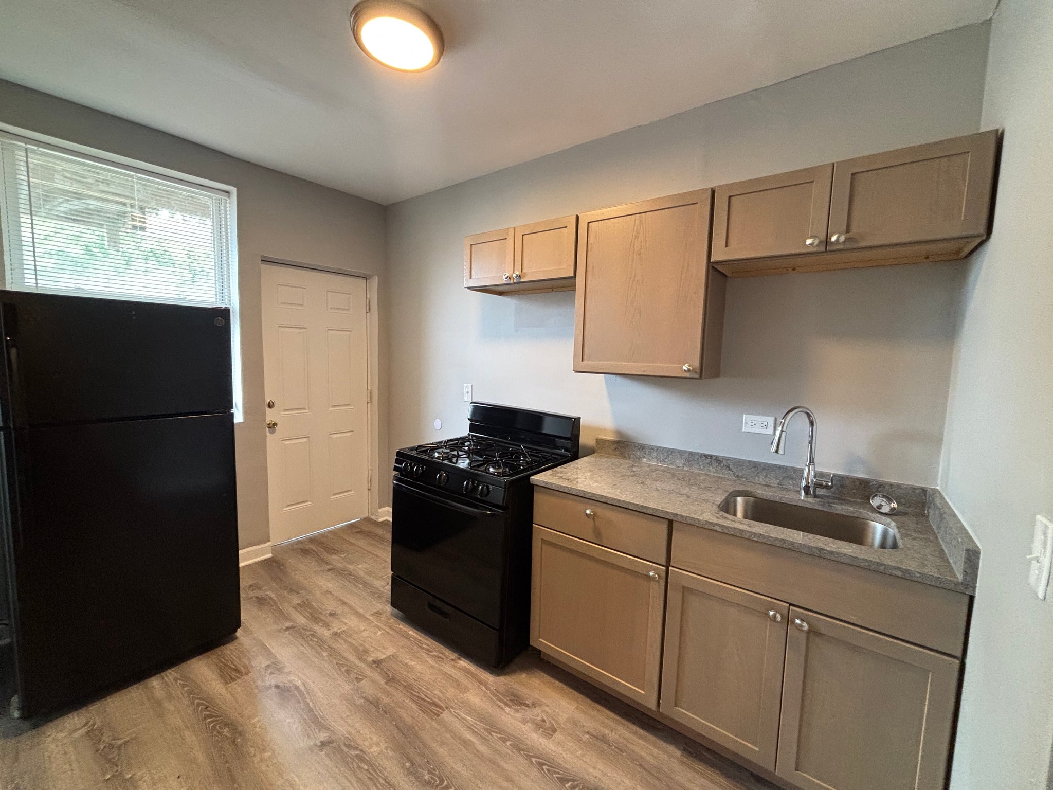 Chicago Apartment: 7935-7937 S Vernon