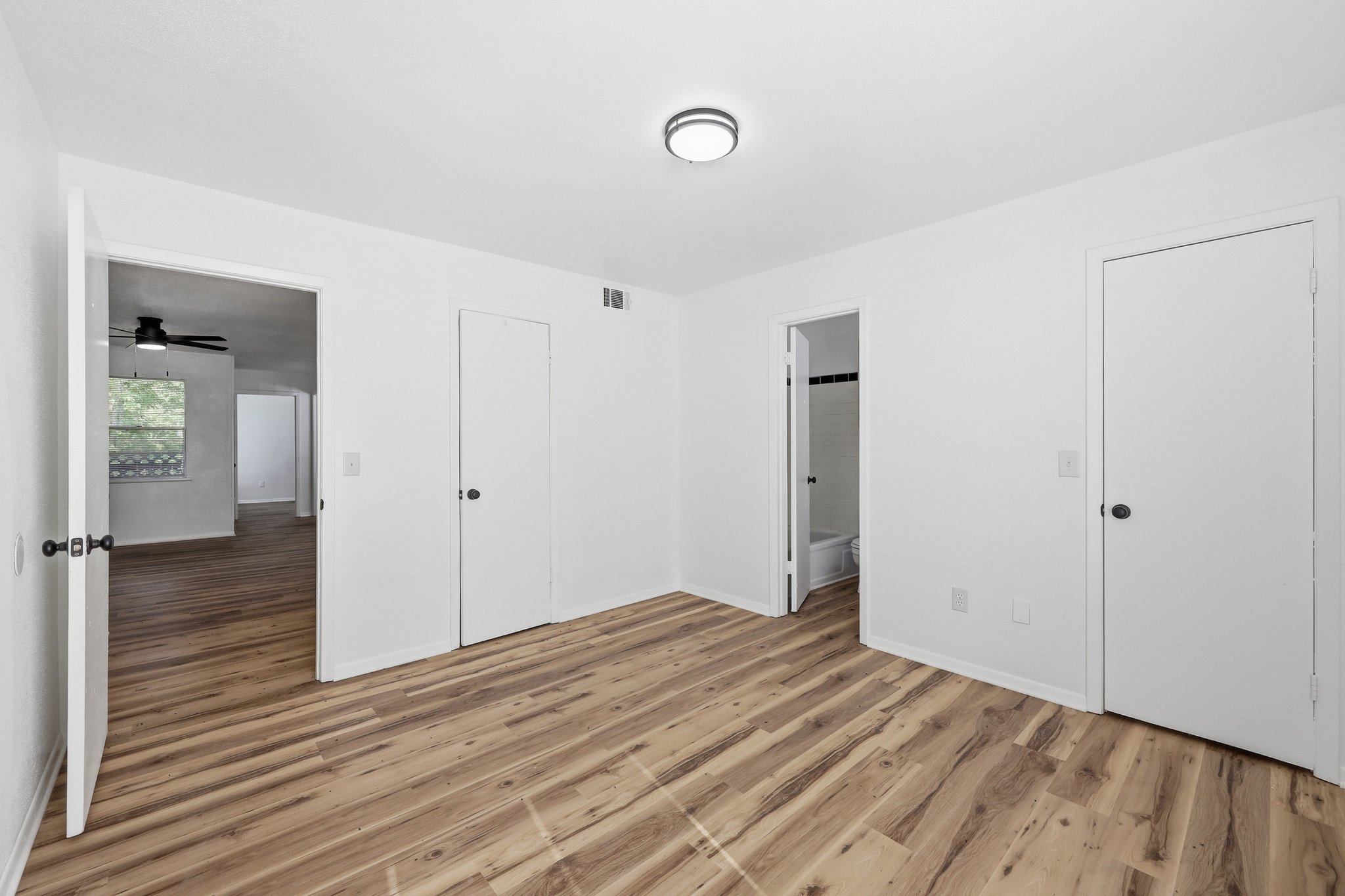Jasper Apartment: 801 W Gibson St