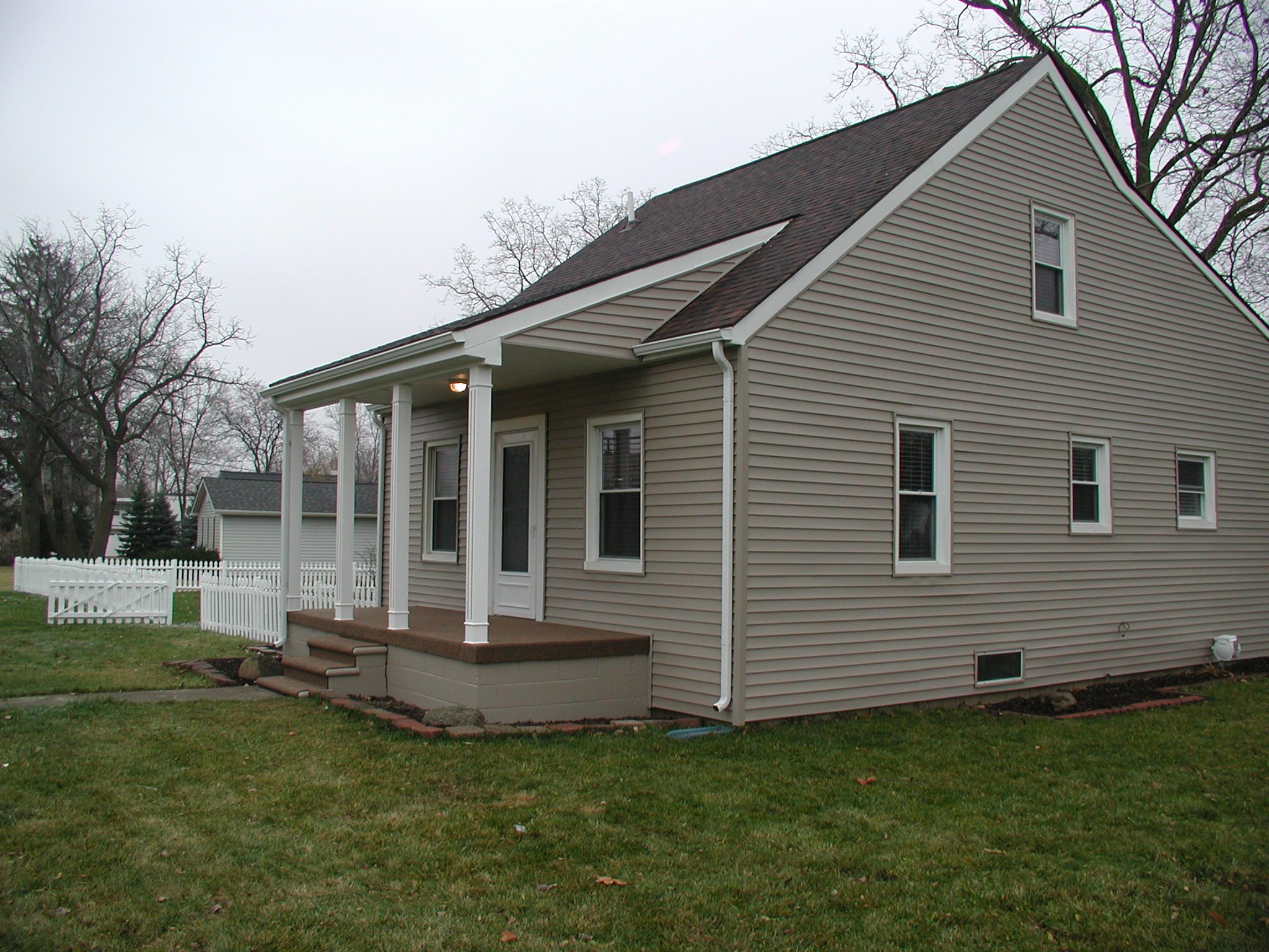 Novi House: 44179 Grand River