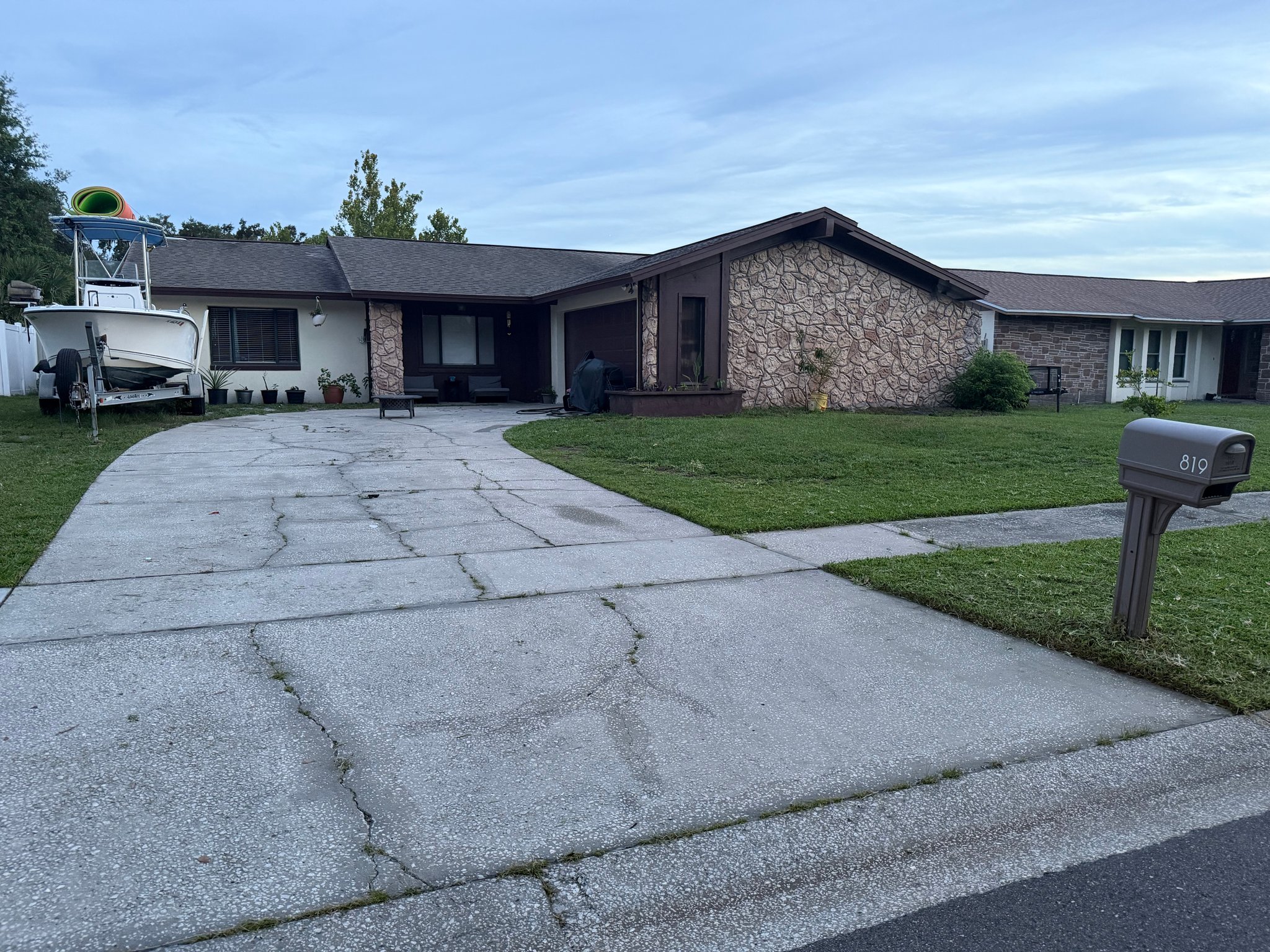 Brandon House: 819 Pebblewood Dr